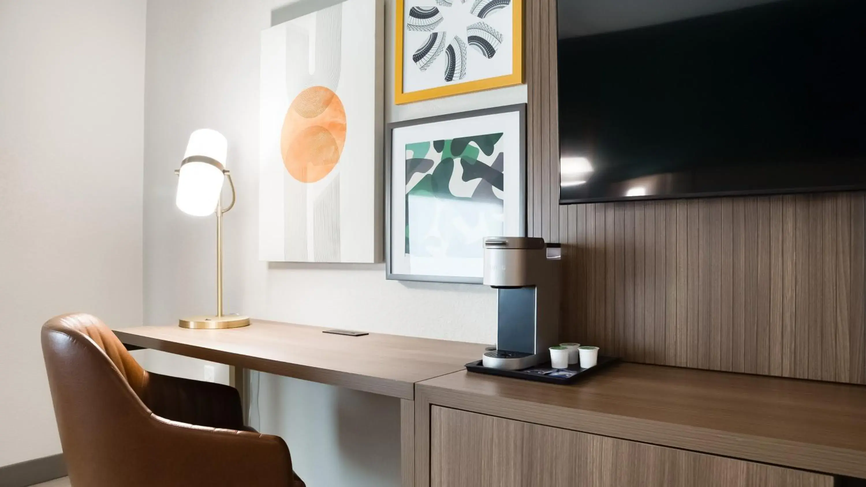 Standard King Room in Holiday Inn Nashville Airport, an IHG Hotel Standard King Room in Holiday Inn Nashville Airport, an IHG Hotel