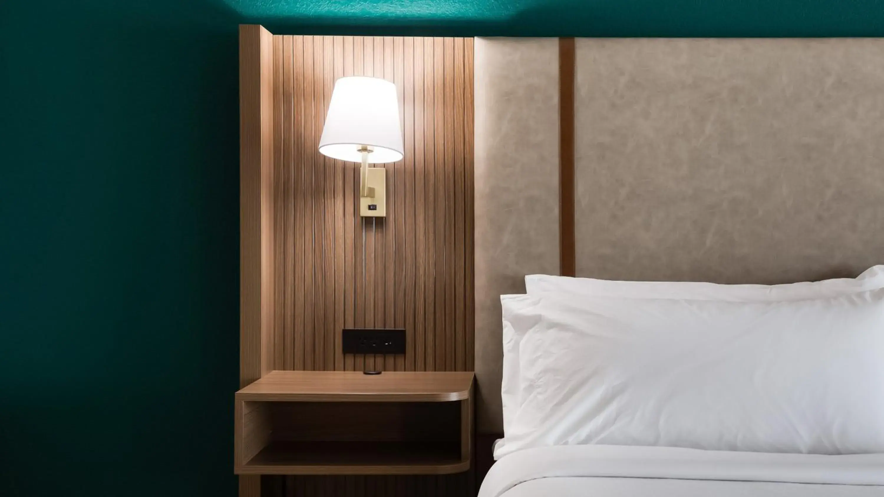 Premium King Room - Communication Accessible in Holiday Inn Nashville Airport, an IHG Hotel Premium King Room - Communication Accessible in Holiday Inn Nashville Airport, an IHG Hotel