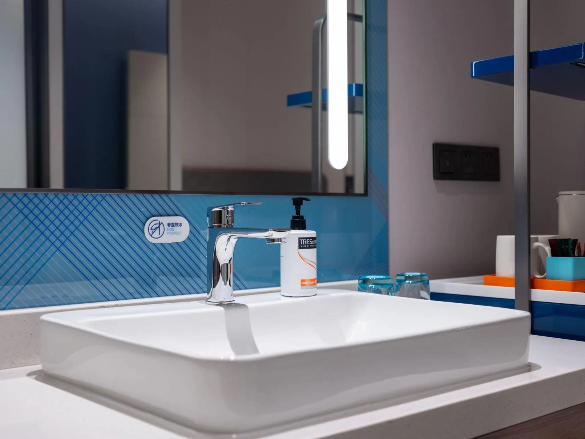 Photo of the whole room in Holiday Inn Express Shanghai Hongqiao NECC by IHG