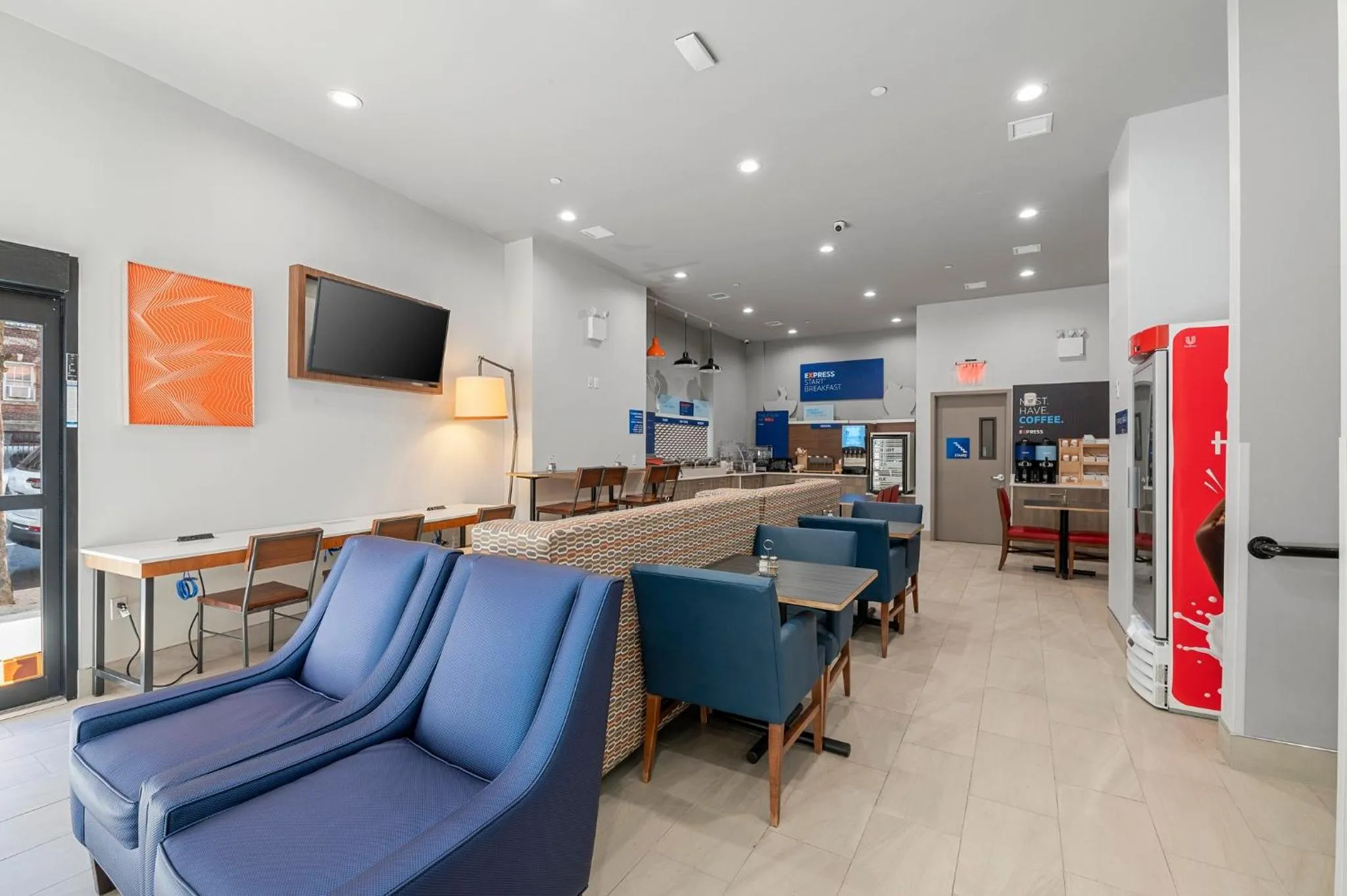 Property building in Holiday Inn Express & Suites Bronx - Zoo Area by IHG