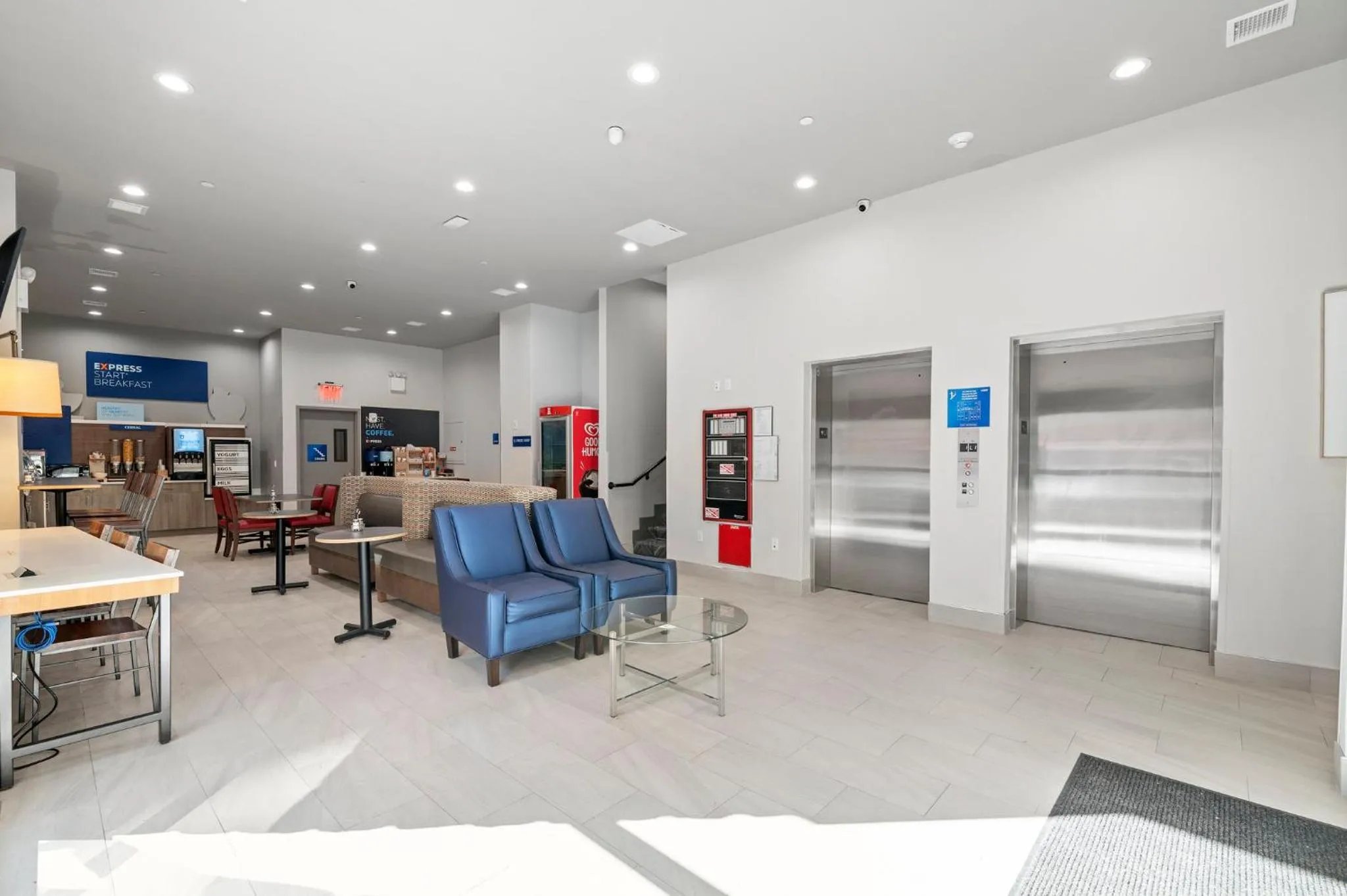 Property building in Holiday Inn Express & Suites Bronx - Zoo Area by IHG