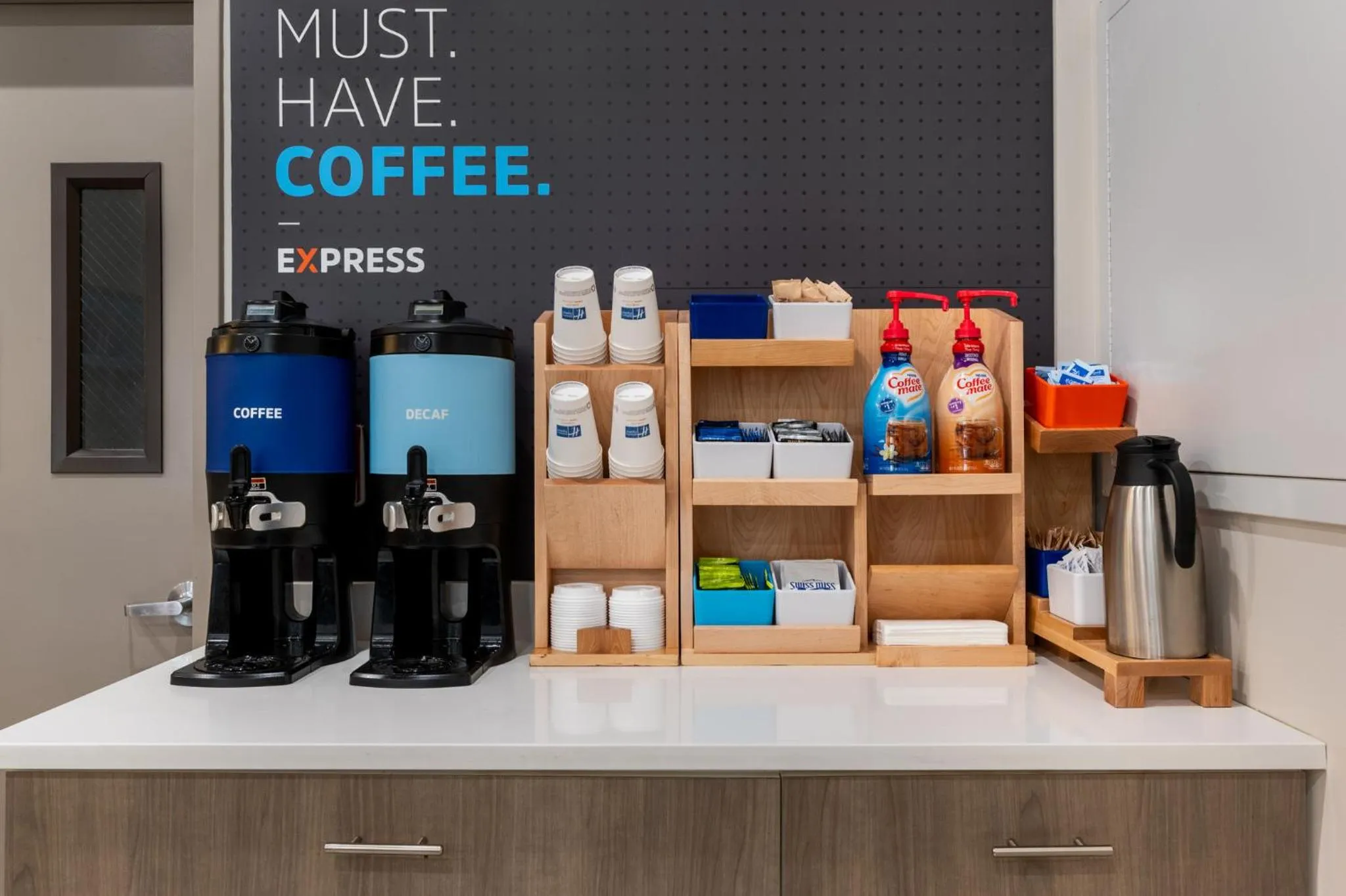 Restaurant/places to eat in Holiday Inn Express & Suites Bronx - Zoo Area by IHG