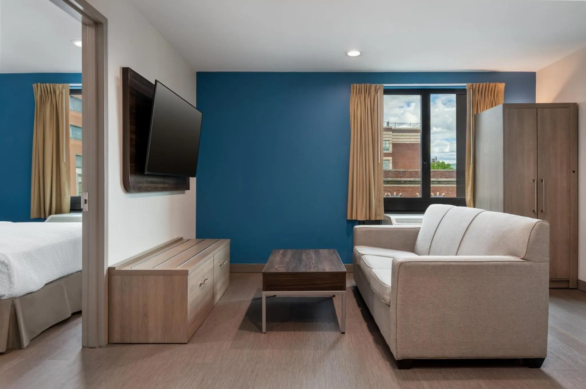 Photo of the whole room, Bed in Holiday Inn Express & Suites Bronx - Zoo Area by IHG