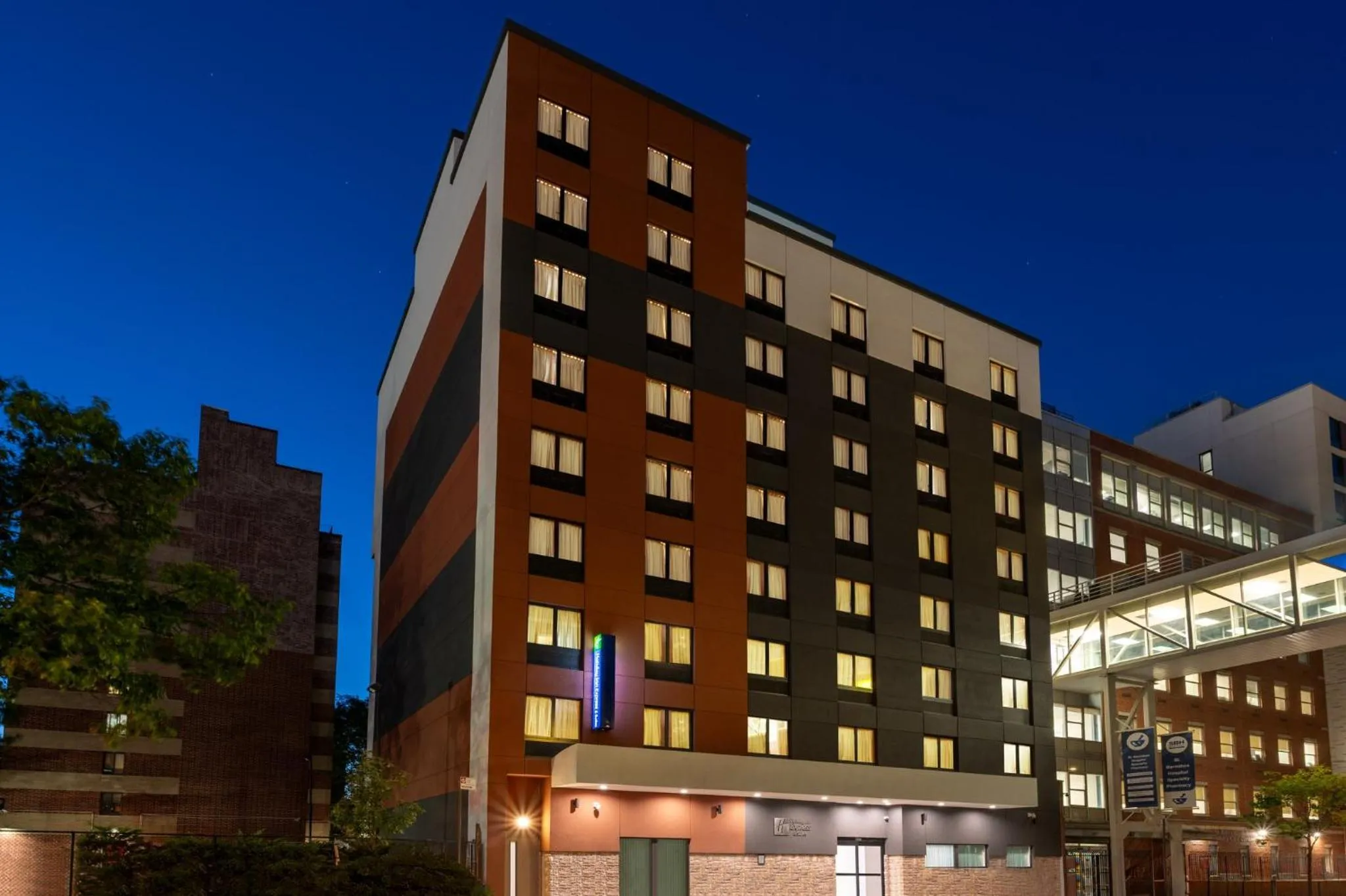 Property building in Holiday Inn Express & Suites Bronx - Zoo Area by IHG
