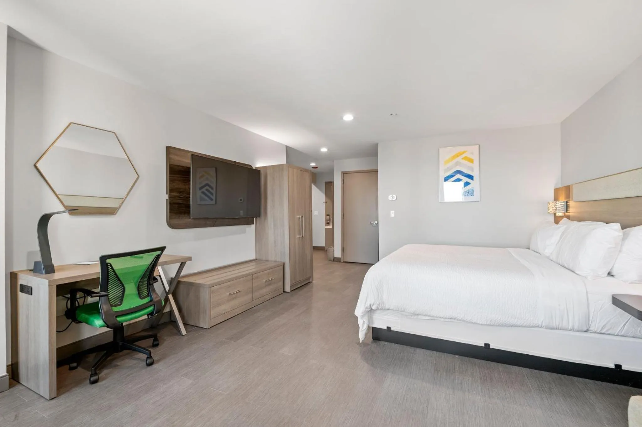 Photo of the whole room, Bed in Holiday Inn Express & Suites Bronx - Zoo Area by IHG