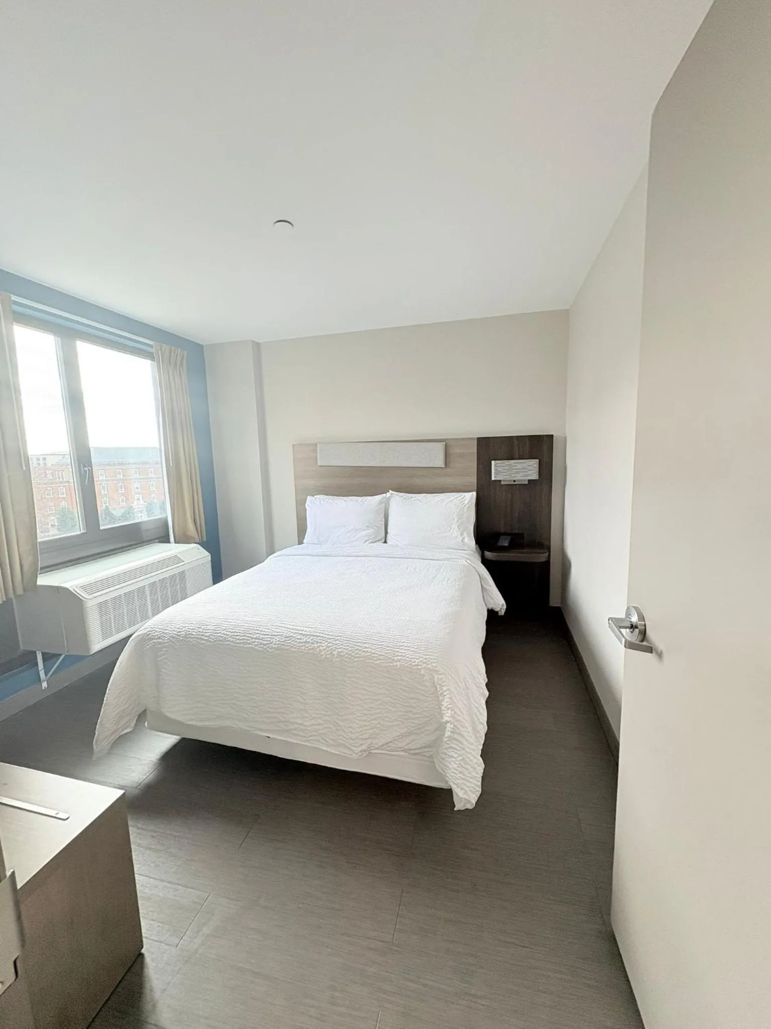 One-Bedroom Queen Suite -Non-Smoking in Holiday Inn Express & Suites Bronx - Zoo Area by IHG