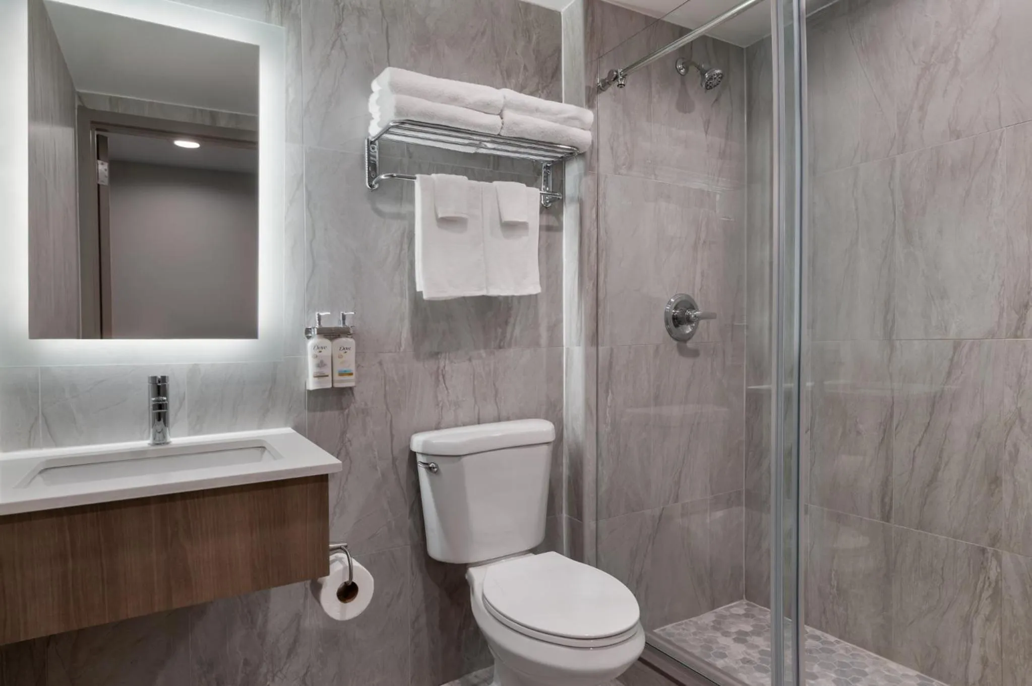 Photo of the whole room in Holiday Inn Express & Suites Bronx - Zoo Area by IHG