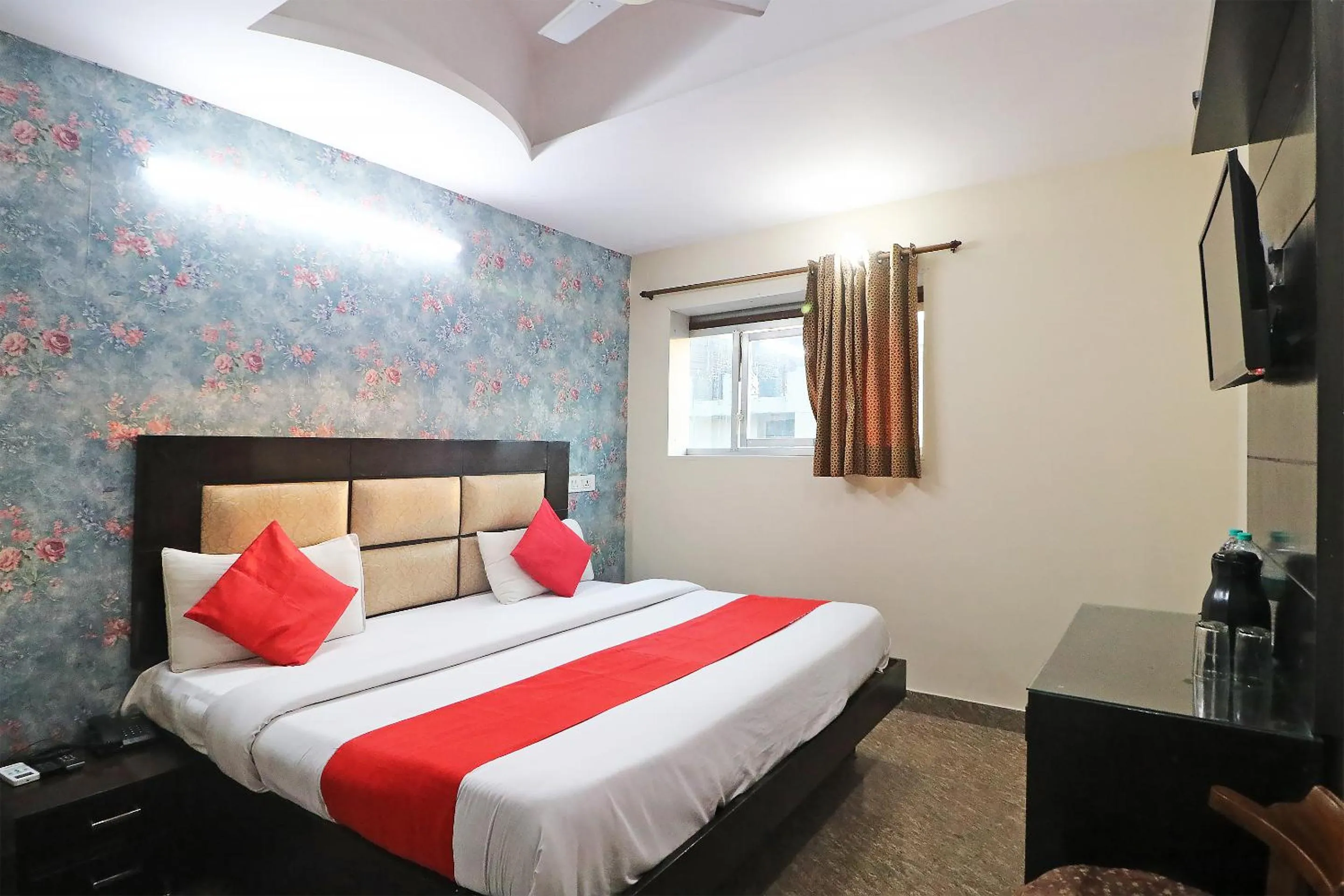 Bedroom in Hotel Westend Holiday Home 5 mint from Nizamuddin Railway Station