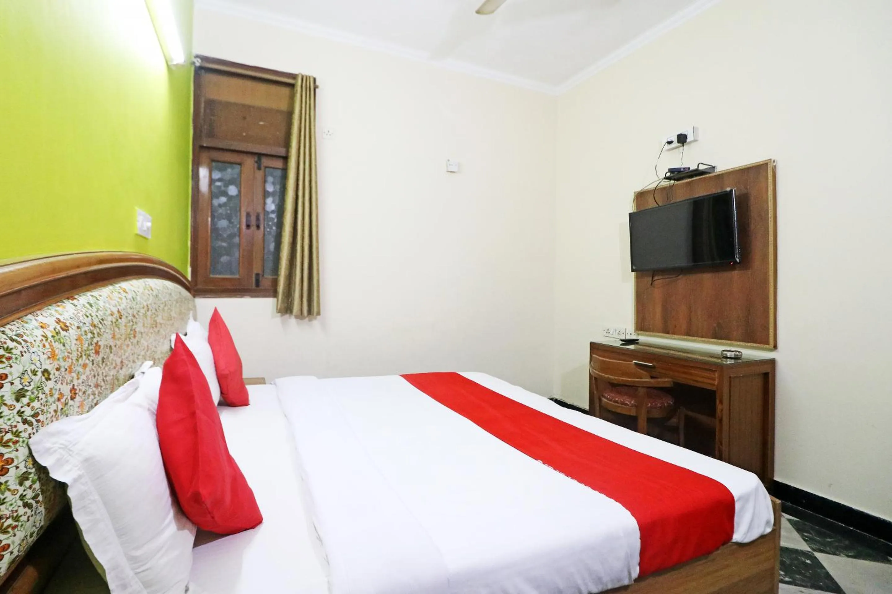 Bedroom in Hotel Westend Holiday Home 5 mint from Nizamuddin Railway Station