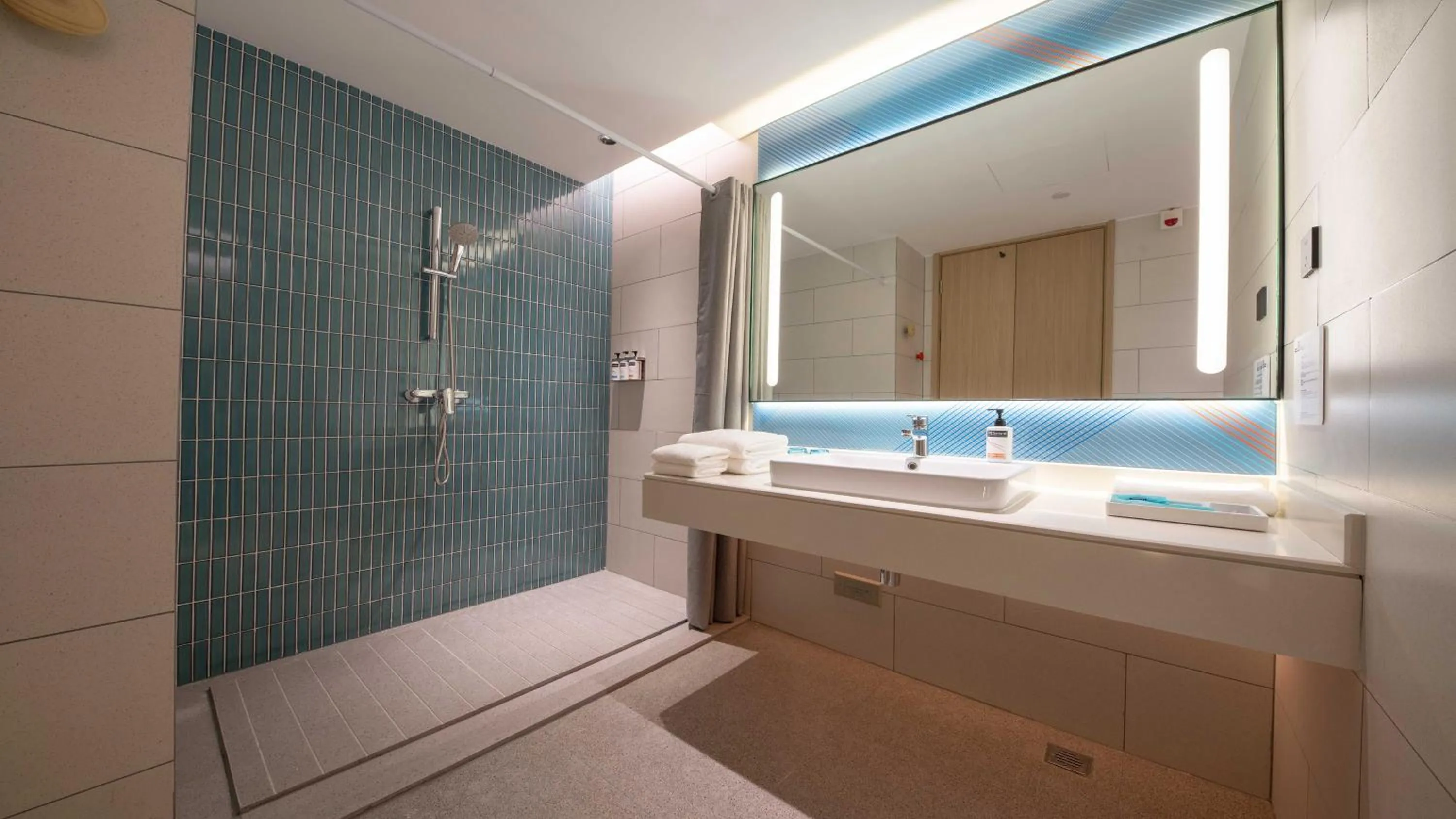 Photo of the whole room in Holiday Inn Express Guiyang Airport, an IHG Hotel