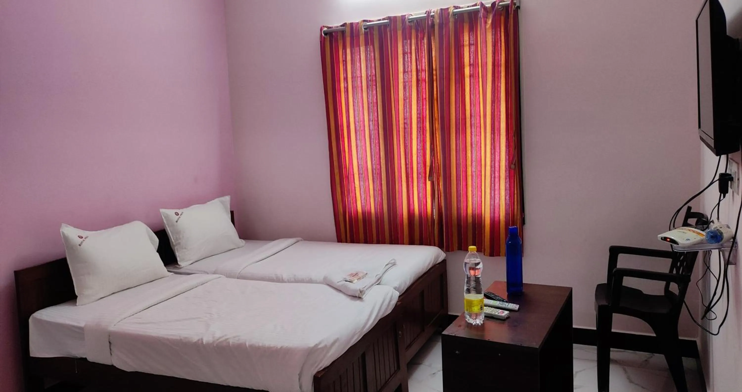 Bed in PPH Living Lakshmi Palace