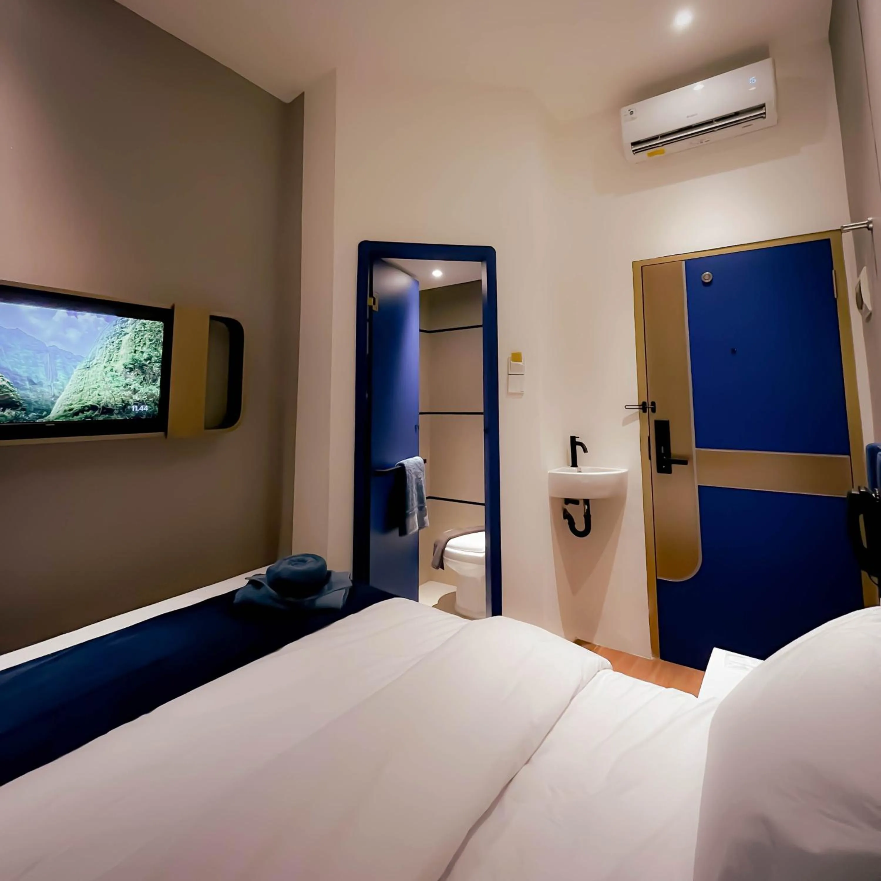 Bed in Qube Hotel by 98hospitality
