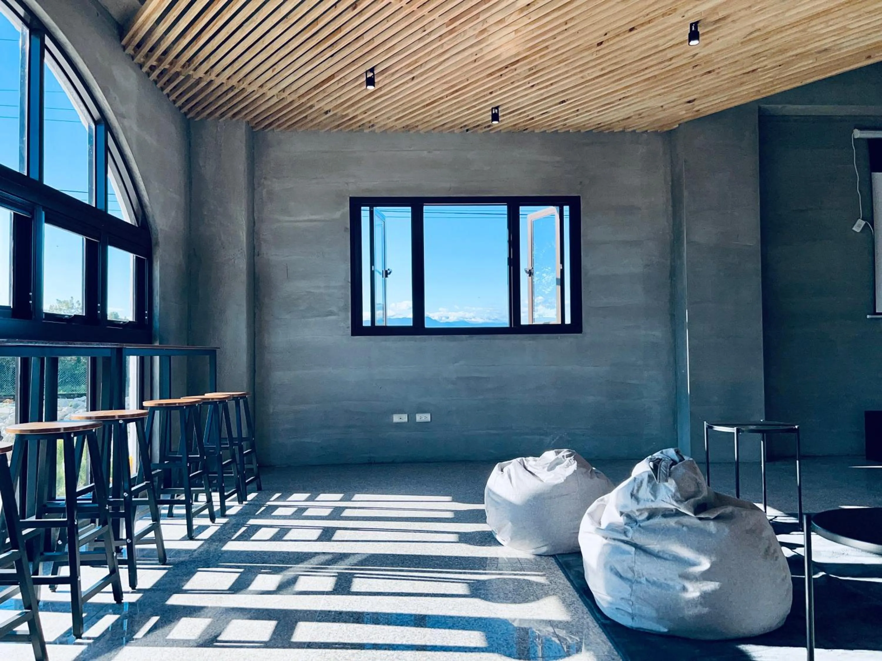 Living room in Sasa Youth Hostel