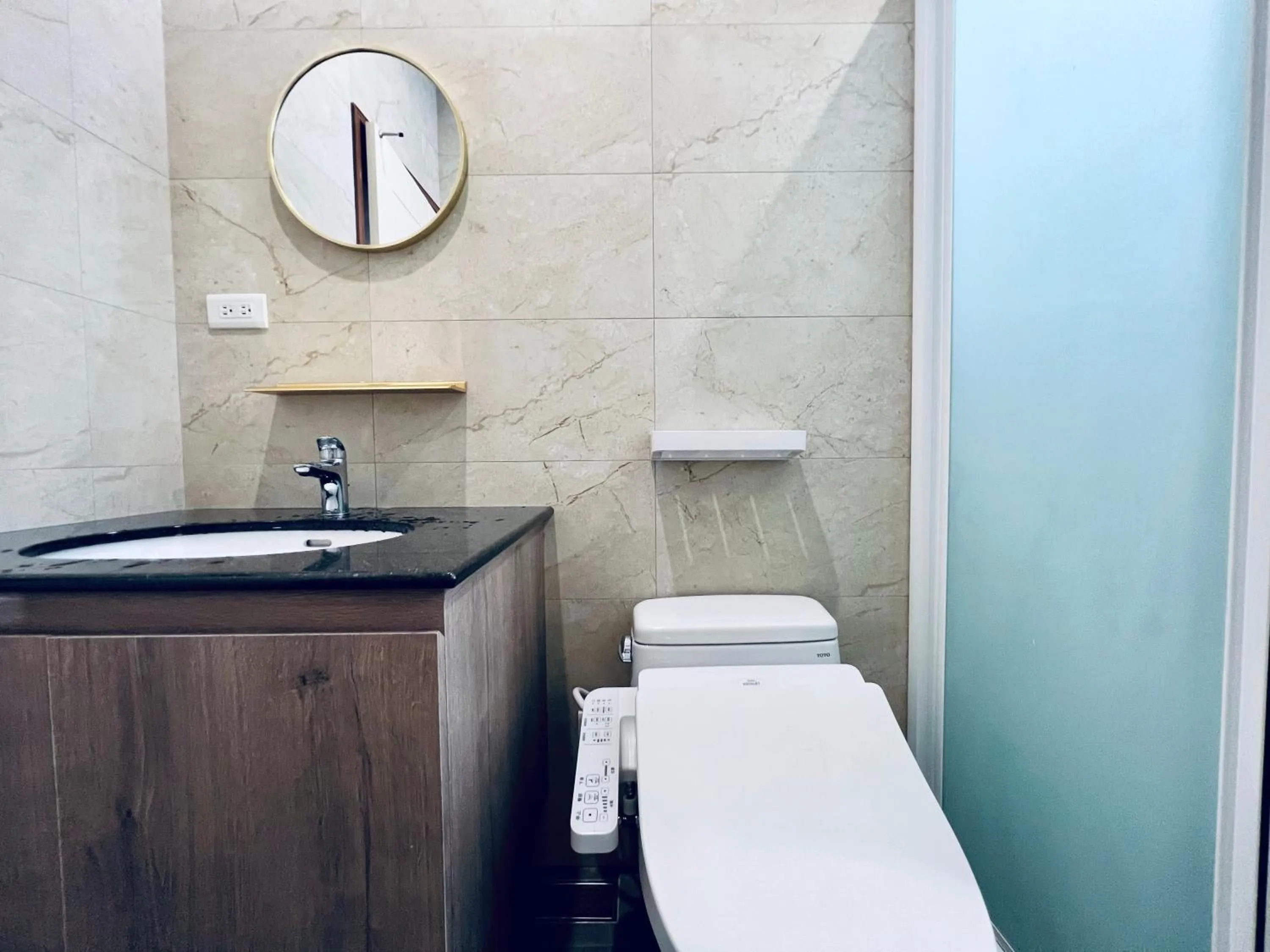 Toilet in Sasa Youth Hostel