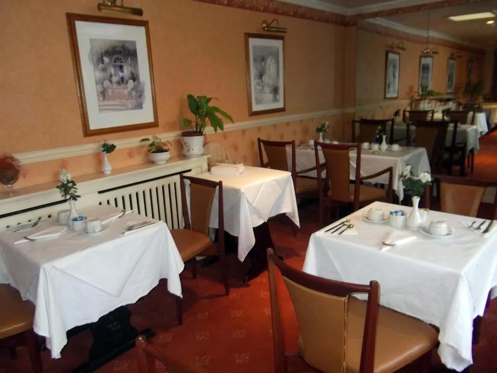 Dining area, Restaurant/Places to Eat in Maranton House Hotel Kensington