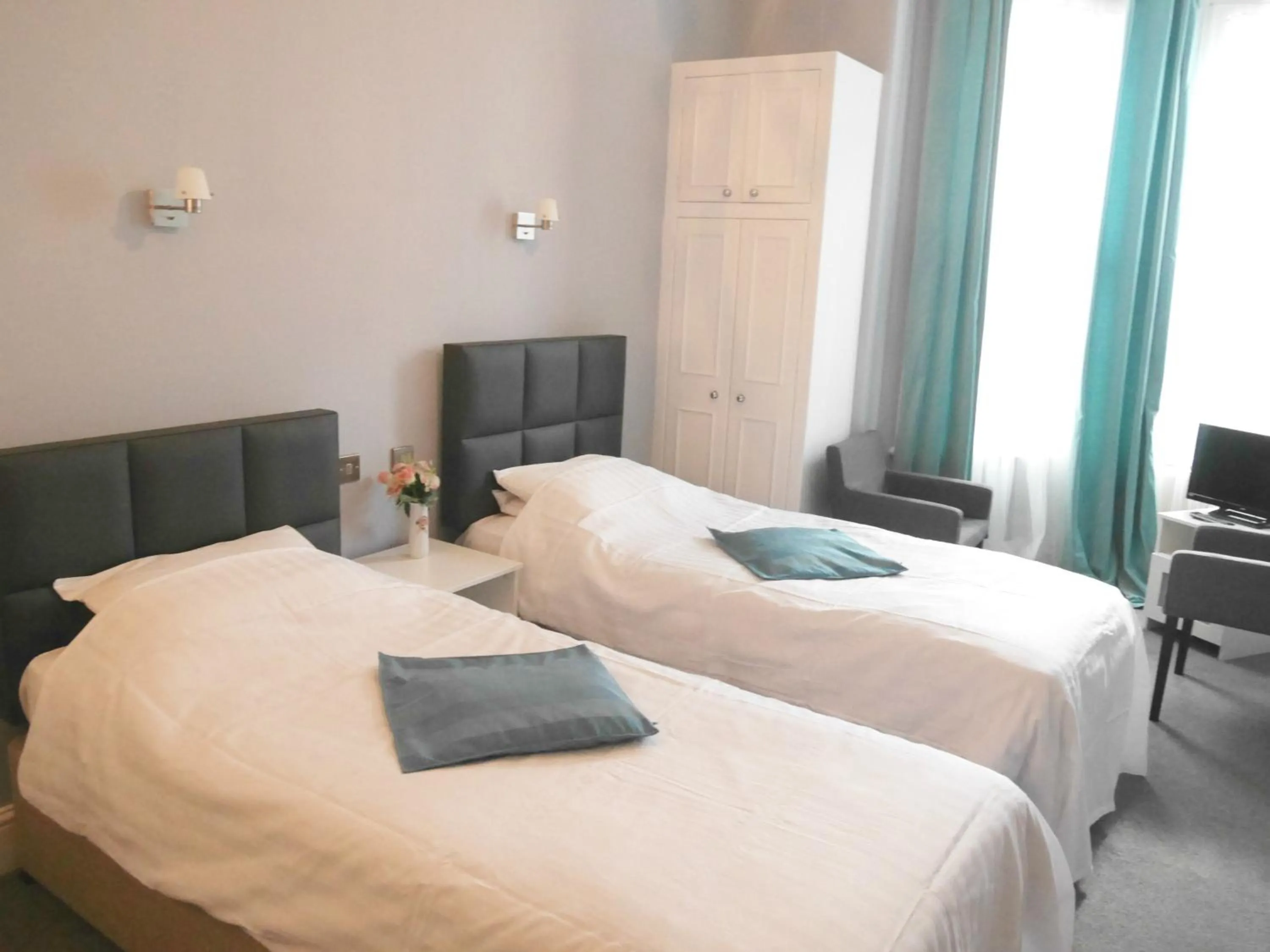 Bedroom in Maranton House Hotel Kensington