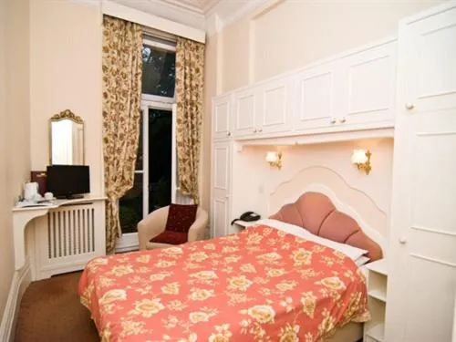 Bedroom in Maranton House Hotel Kensington