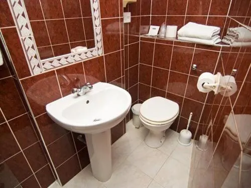 Bathroom in Maranton House Hotel Kensington