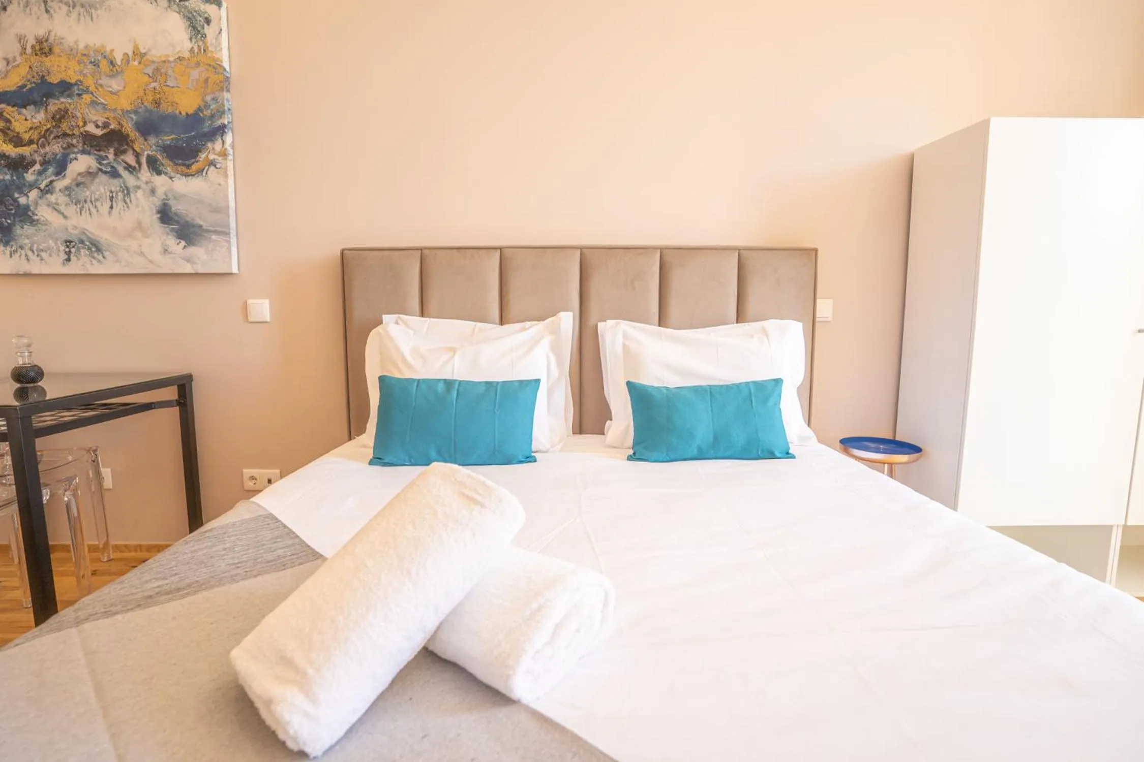 Bed in FLORES 36 by YoursPorto