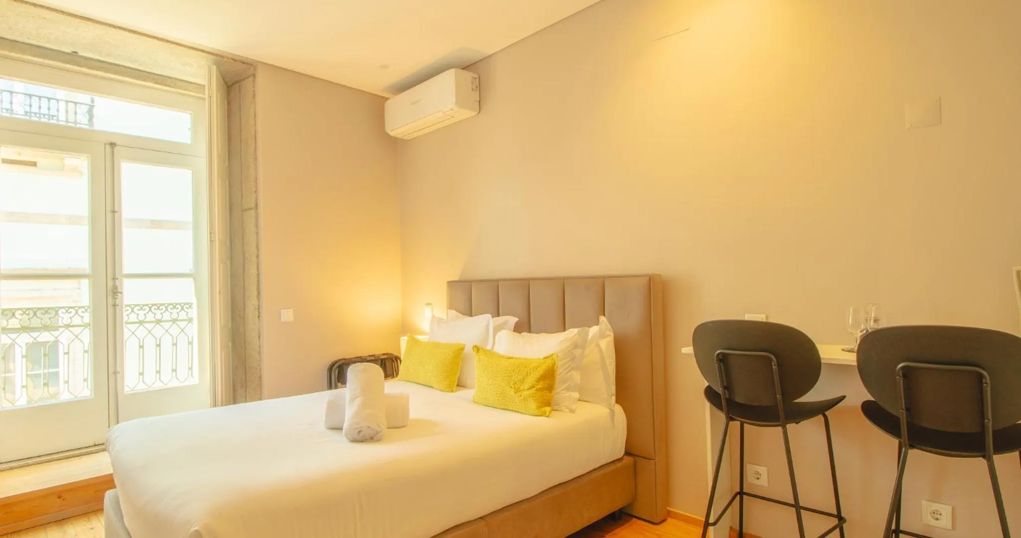 Dining area, Bed in FLORES 36 by YoursPorto