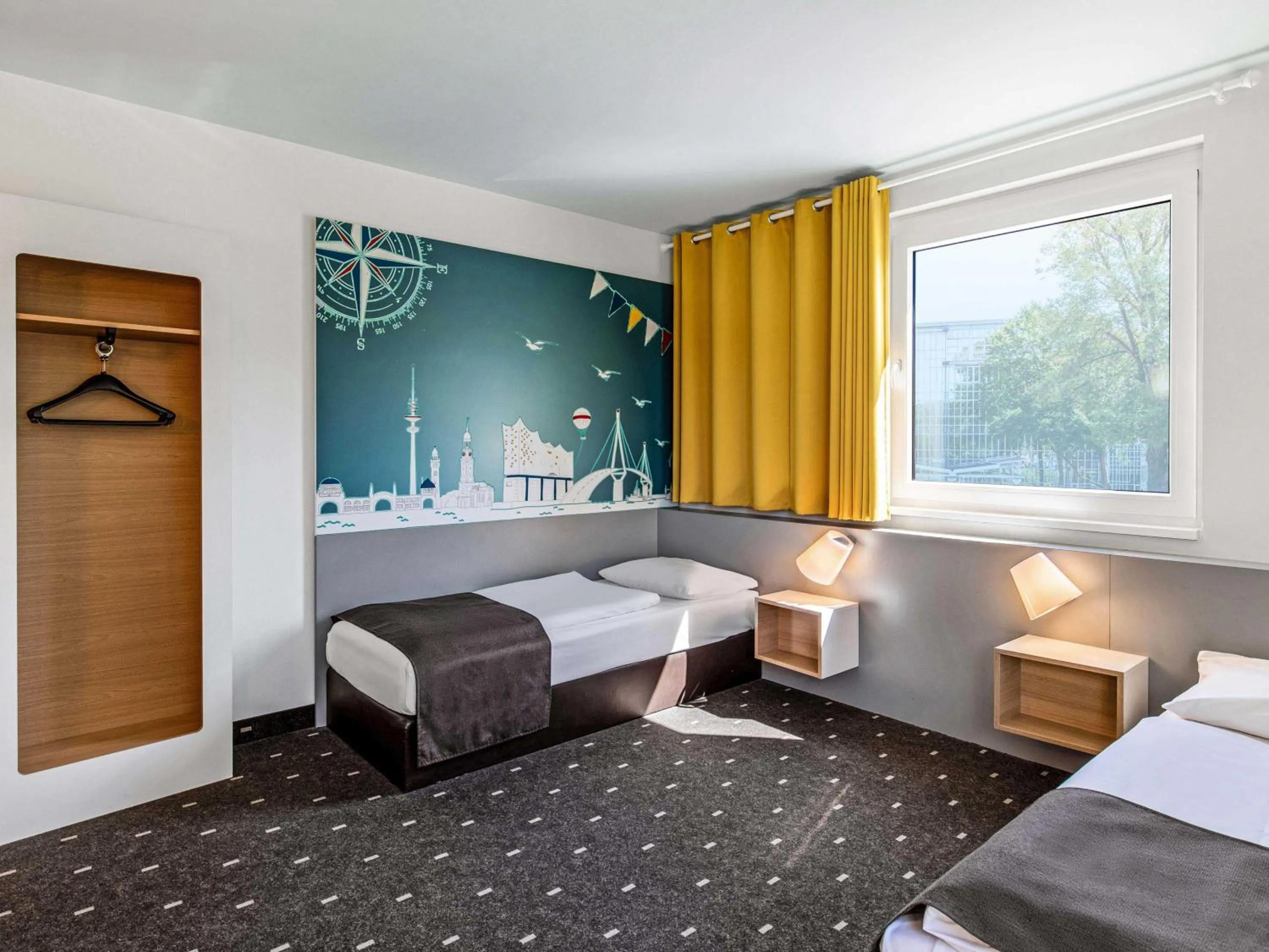 Bathroom, Bed in B&B Hotel Hamburg-Nord