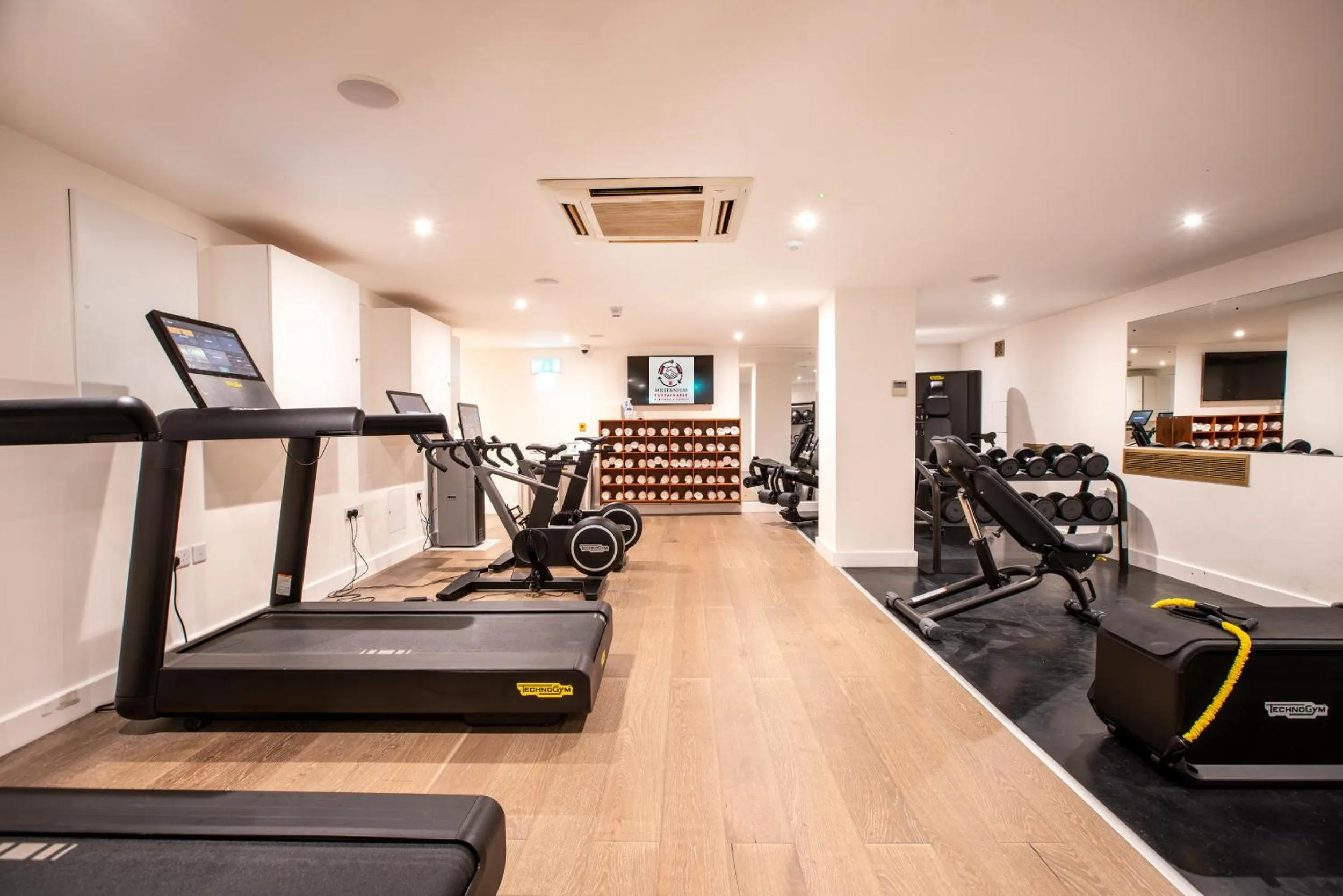 Fitness centre/facilities in Millennium Hotel and Conference Centre Gloucester London