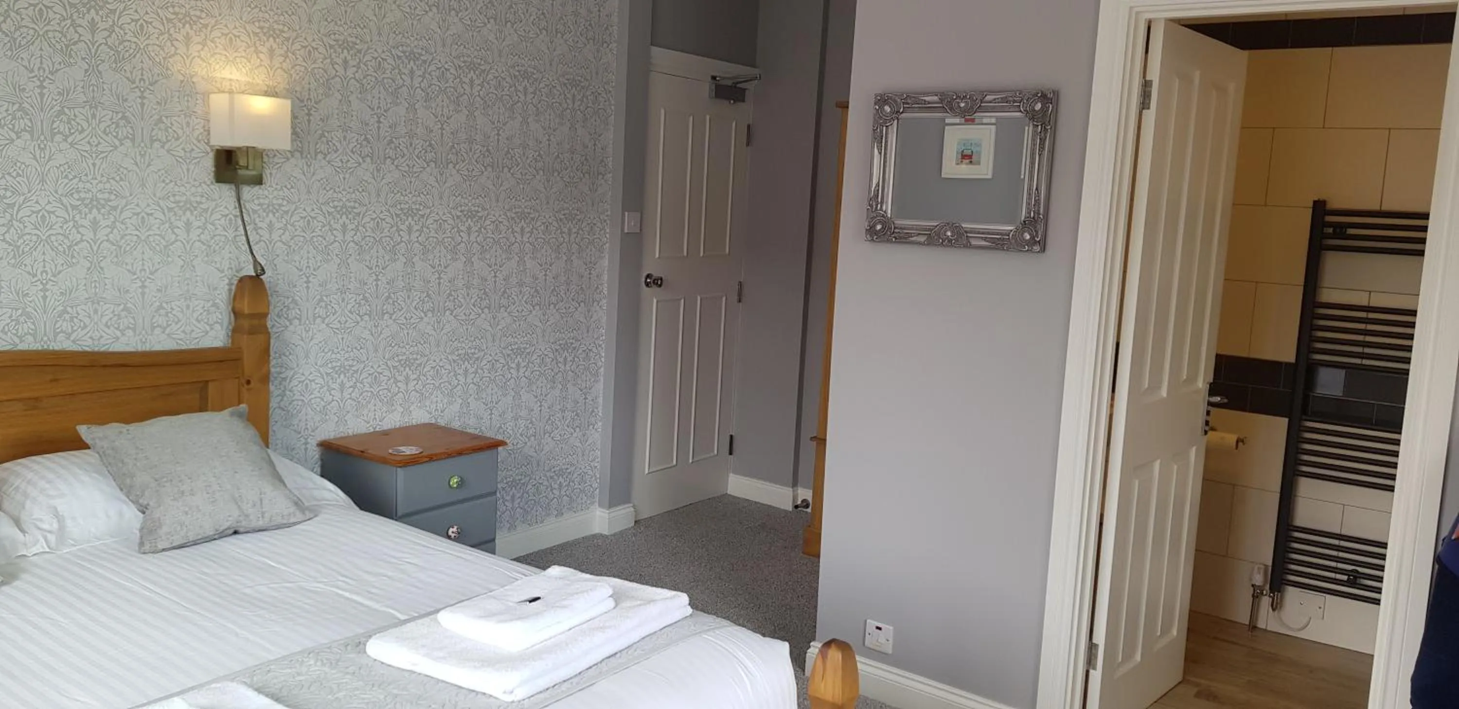 Bedroom, Bed in Hensleigh House