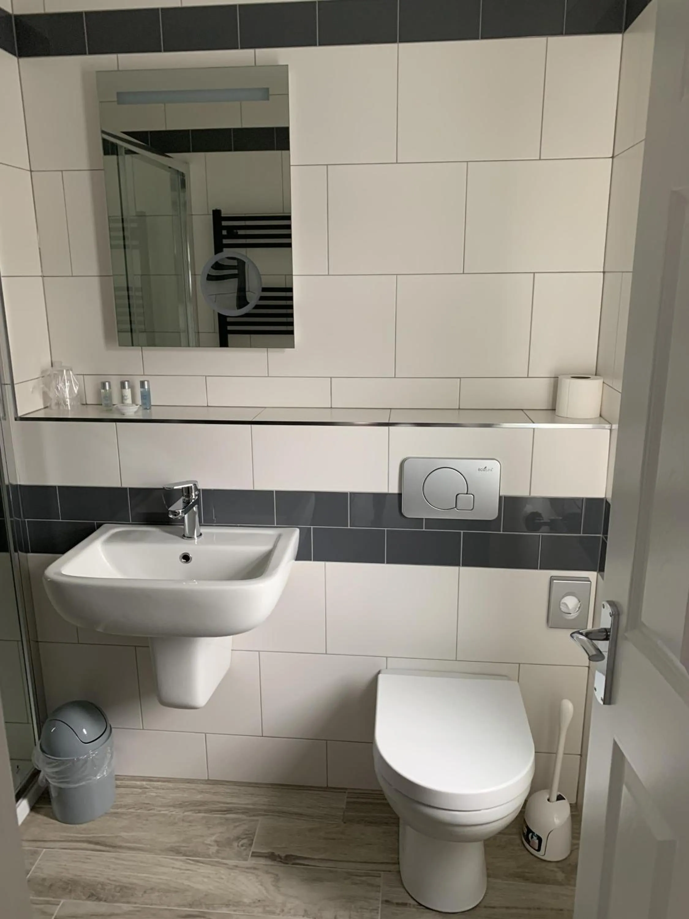 Bathroom in Hensleigh House