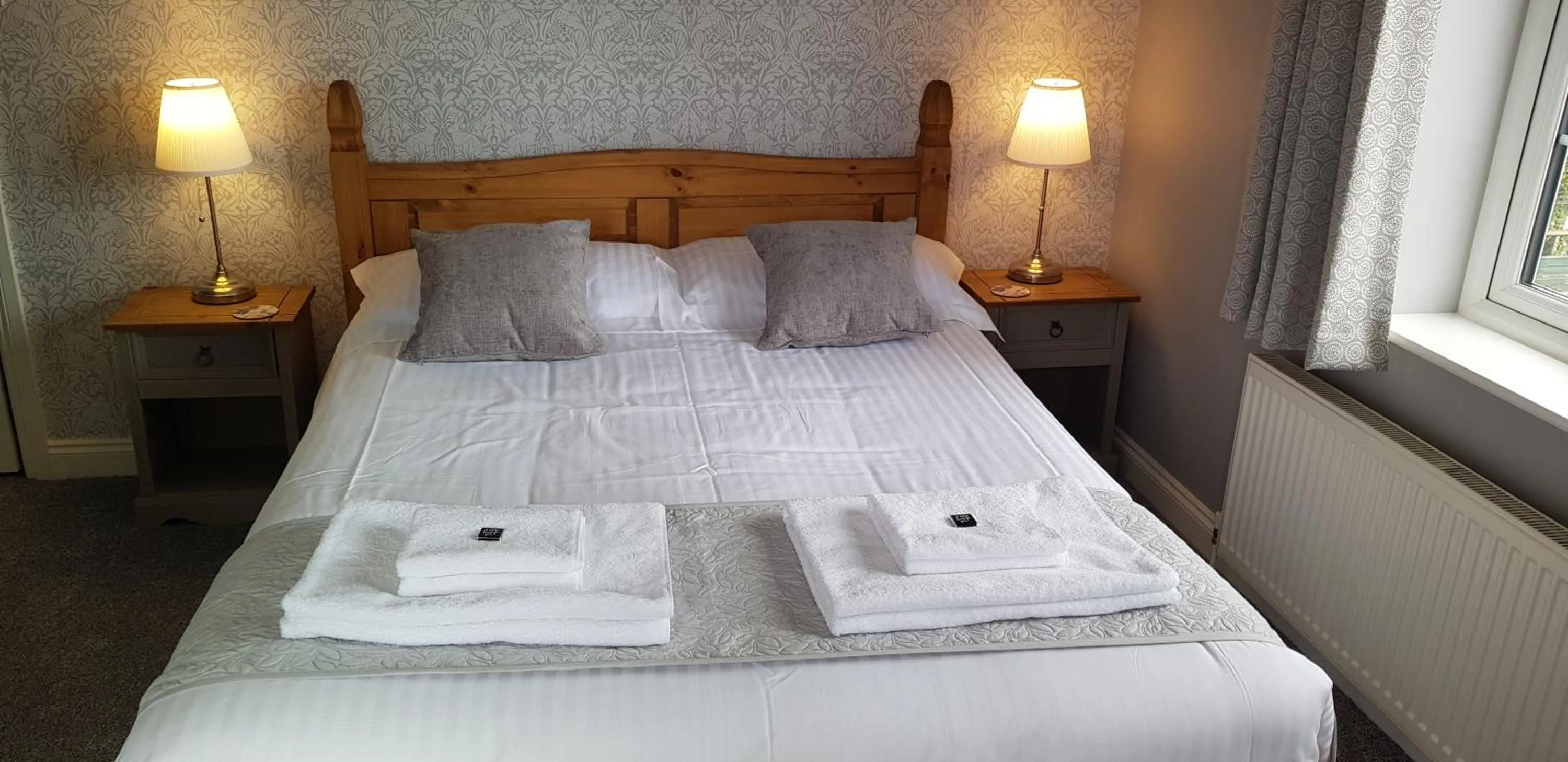 Bedroom, Bed in Hensleigh House