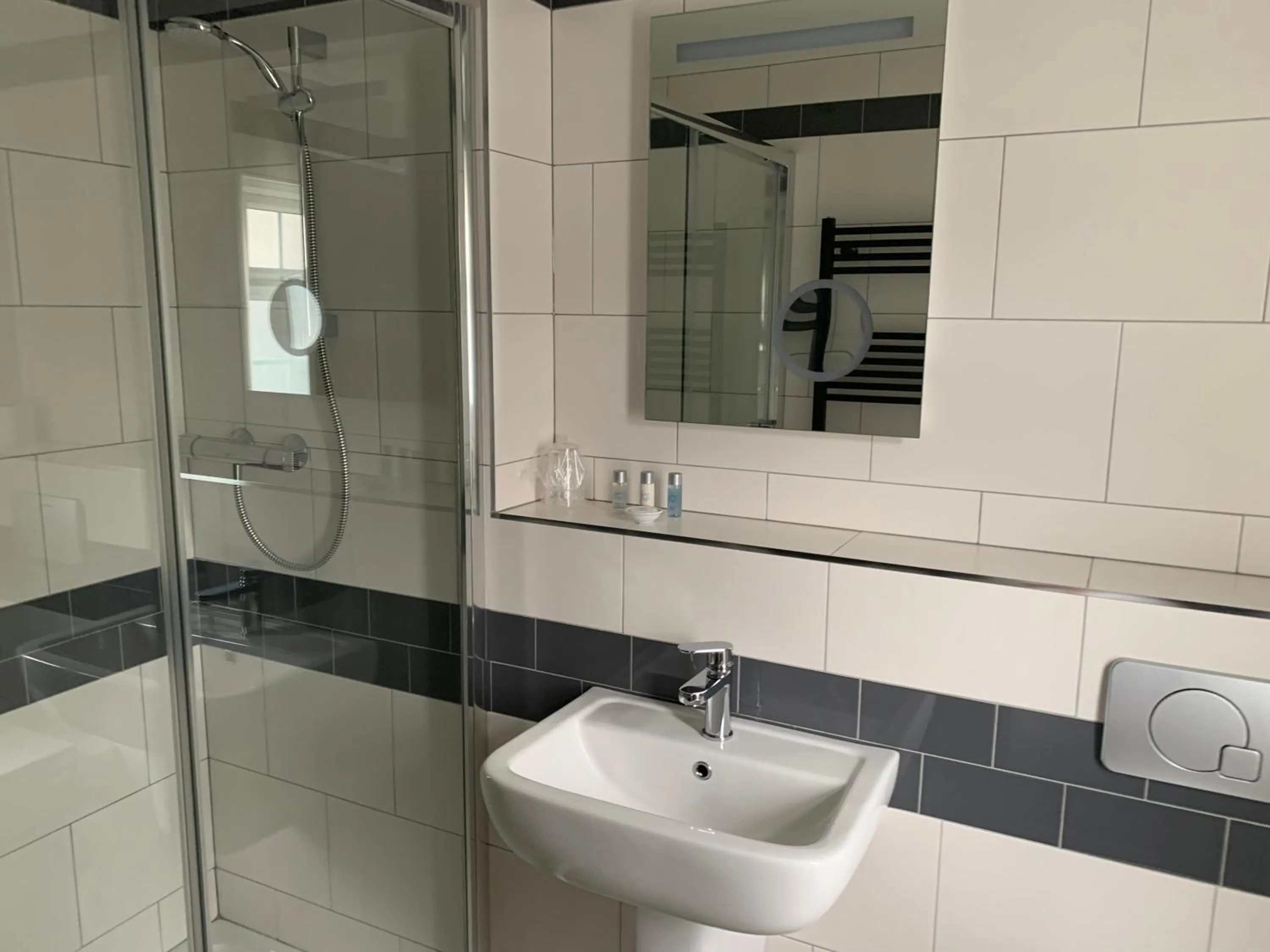 Bathroom in Hensleigh House