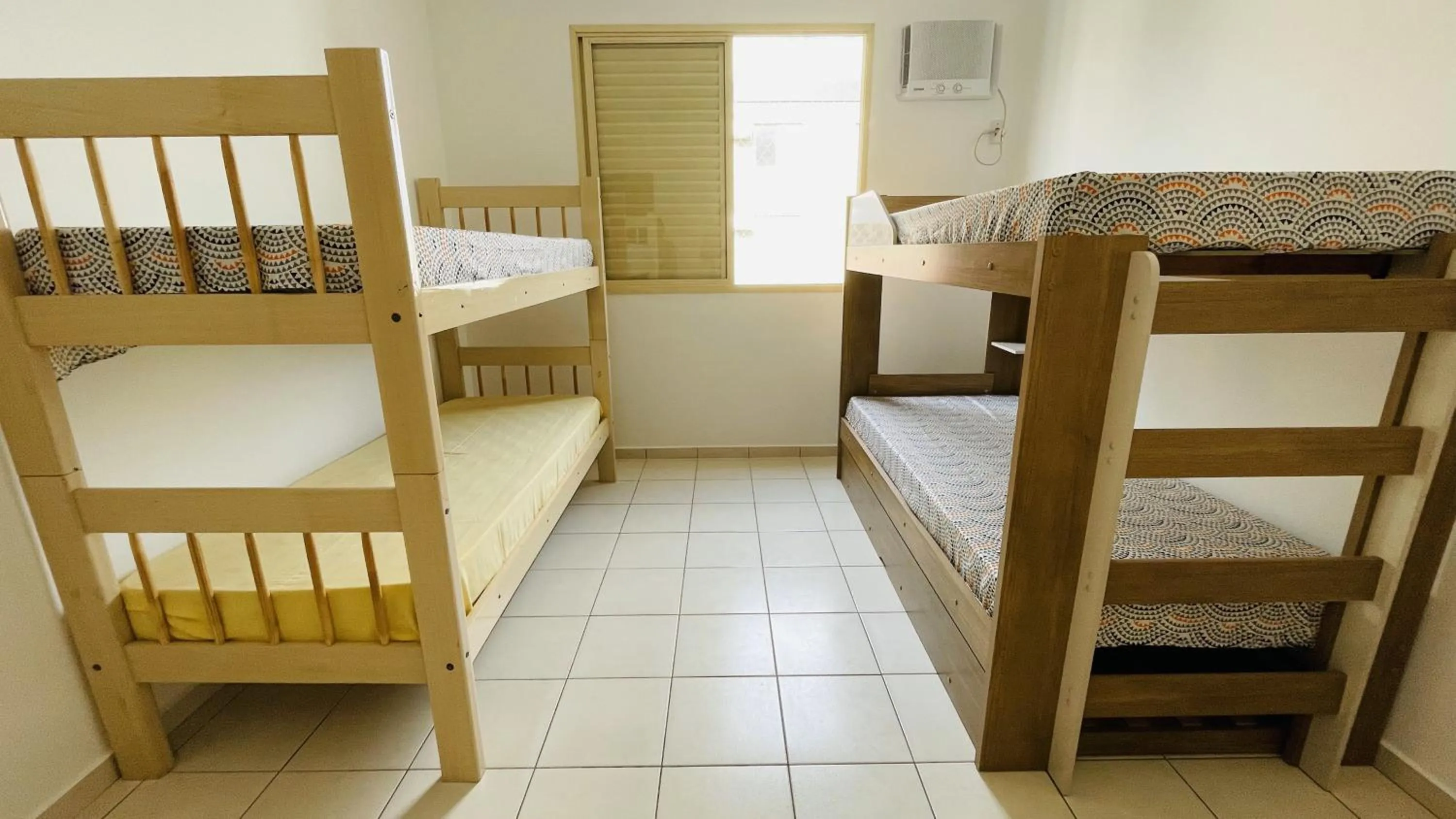 bunk bed, Bed in Na Enseada c/ Wifi e Ar-Cond.