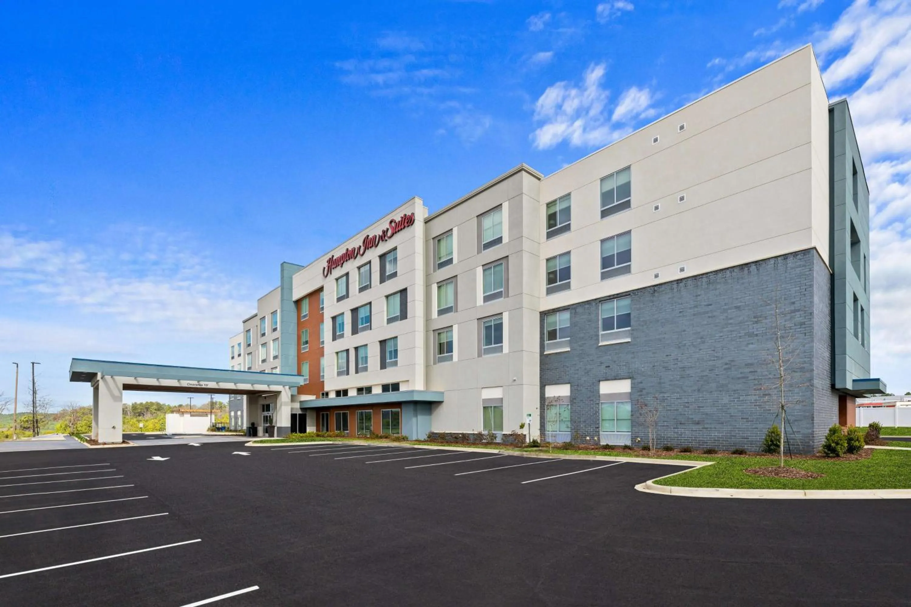 Property building in Hampton Inn & Suites Bessemer Birmingham
