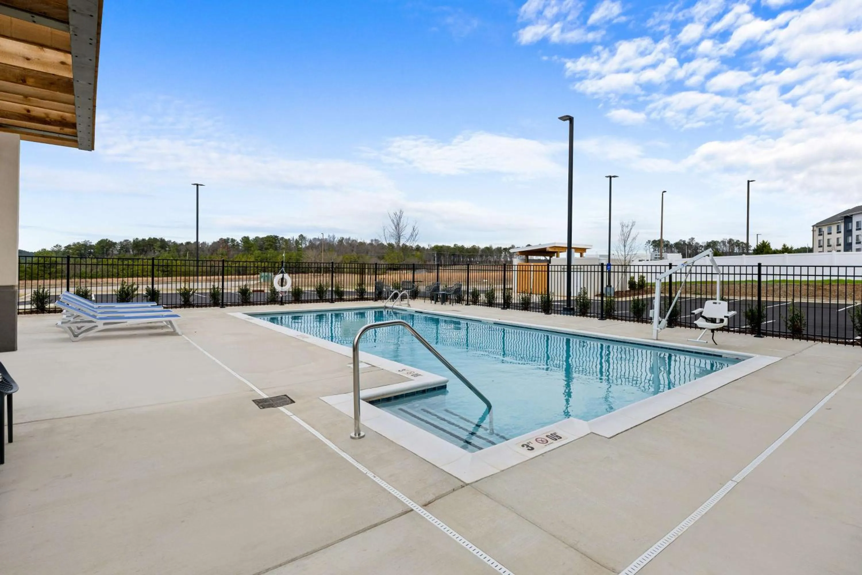 Pool view in Hampton Inn & Suites Bessemer Birmingham
