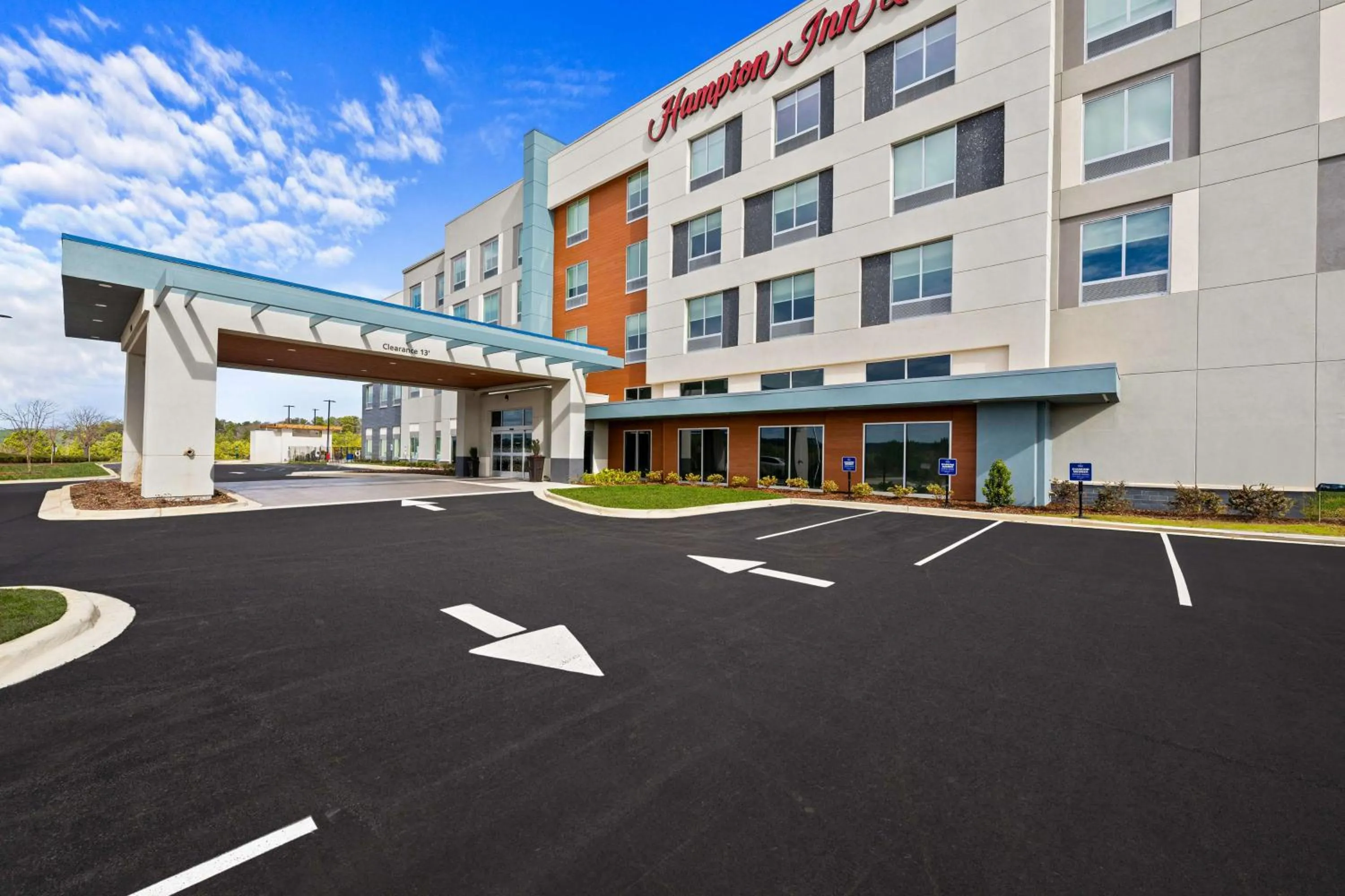 Property building in Hampton Inn & Suites Bessemer Birmingham