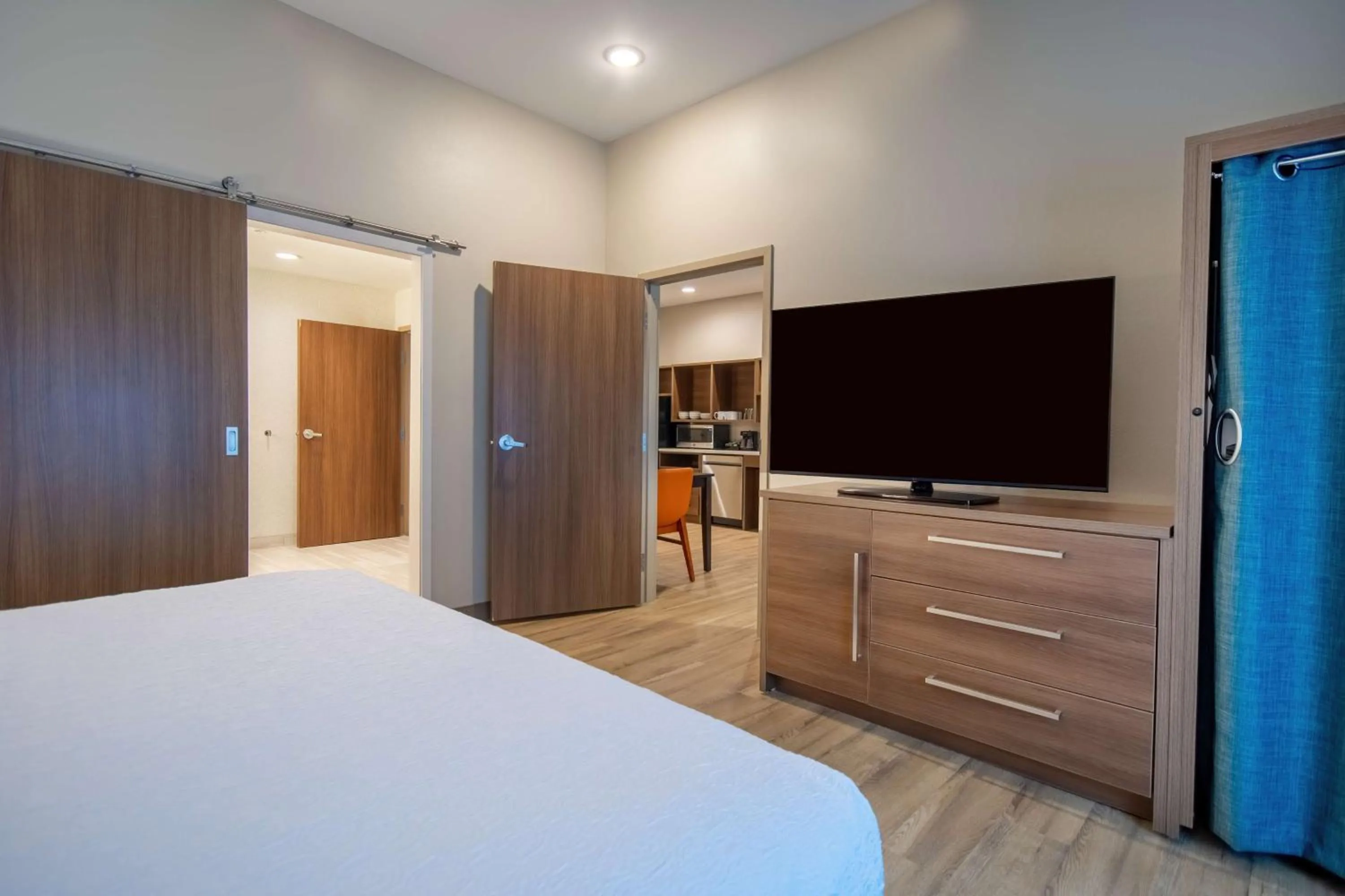 Bed in Home2 Suites By Hilton West Chester Cincinnati