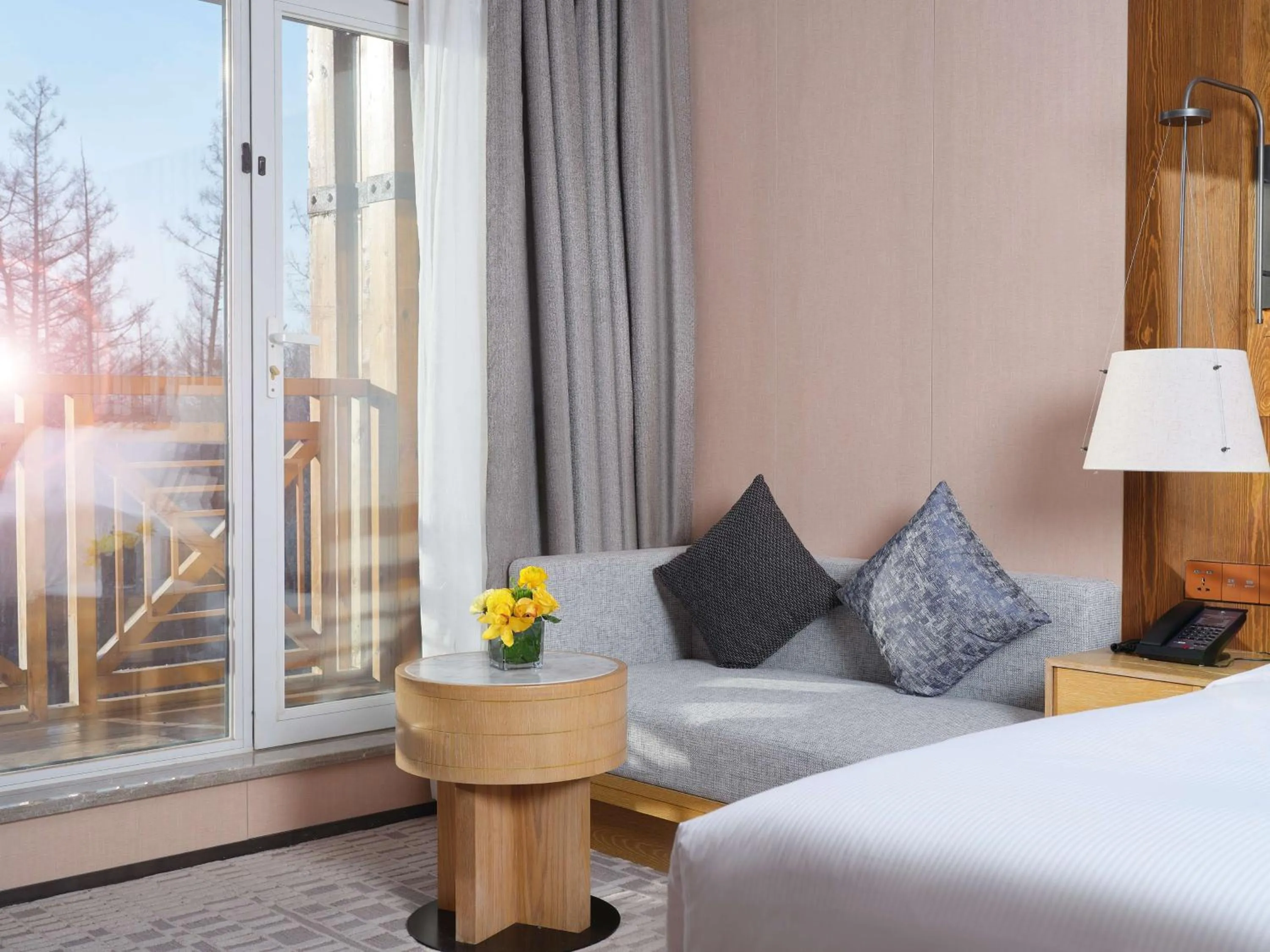 Living room, Bed in DoubleTree by Hilton Changbaishan Hot Spring