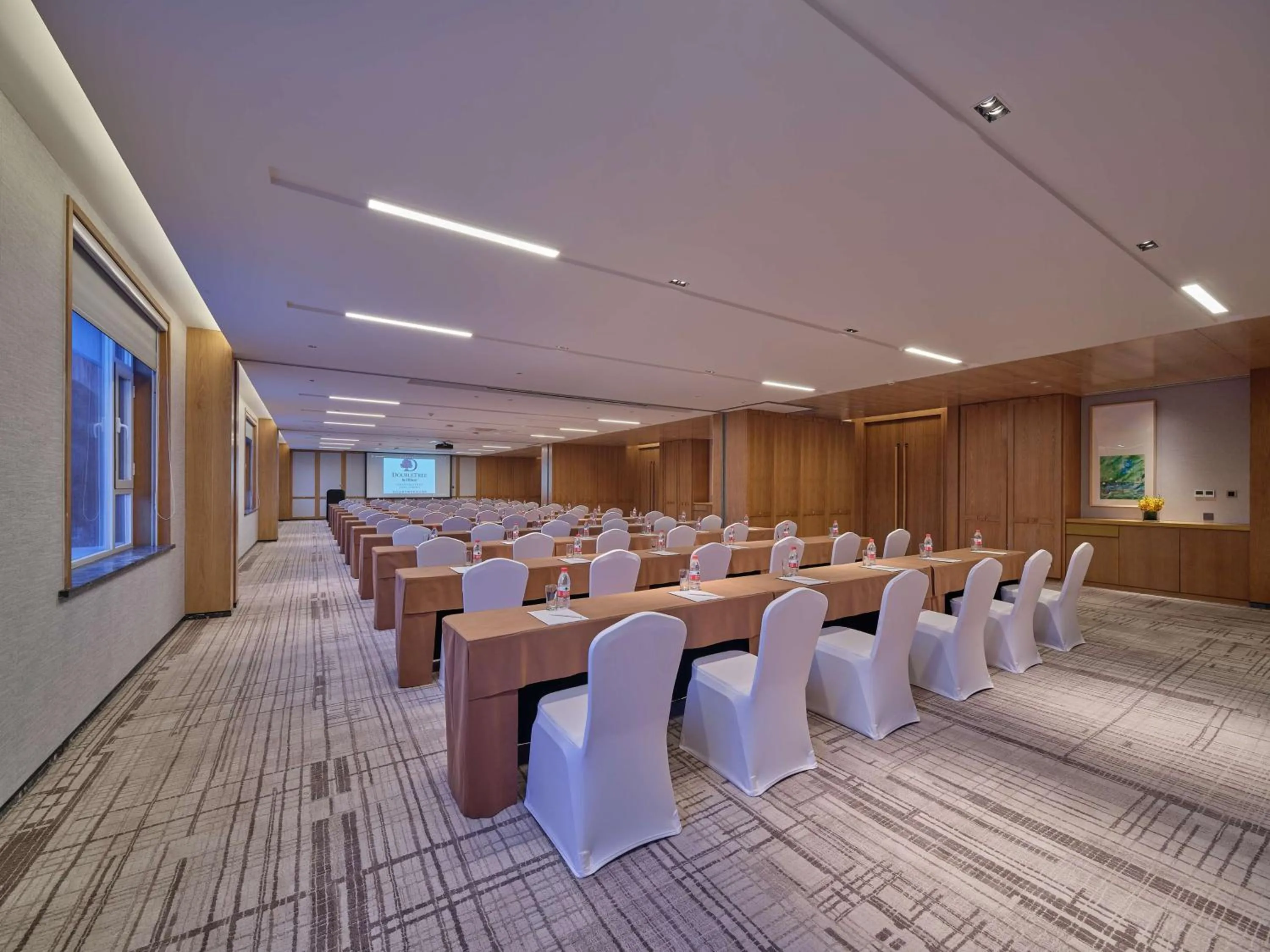 Meeting/conference room in DoubleTree by Hilton Changbaishan Hot Spring