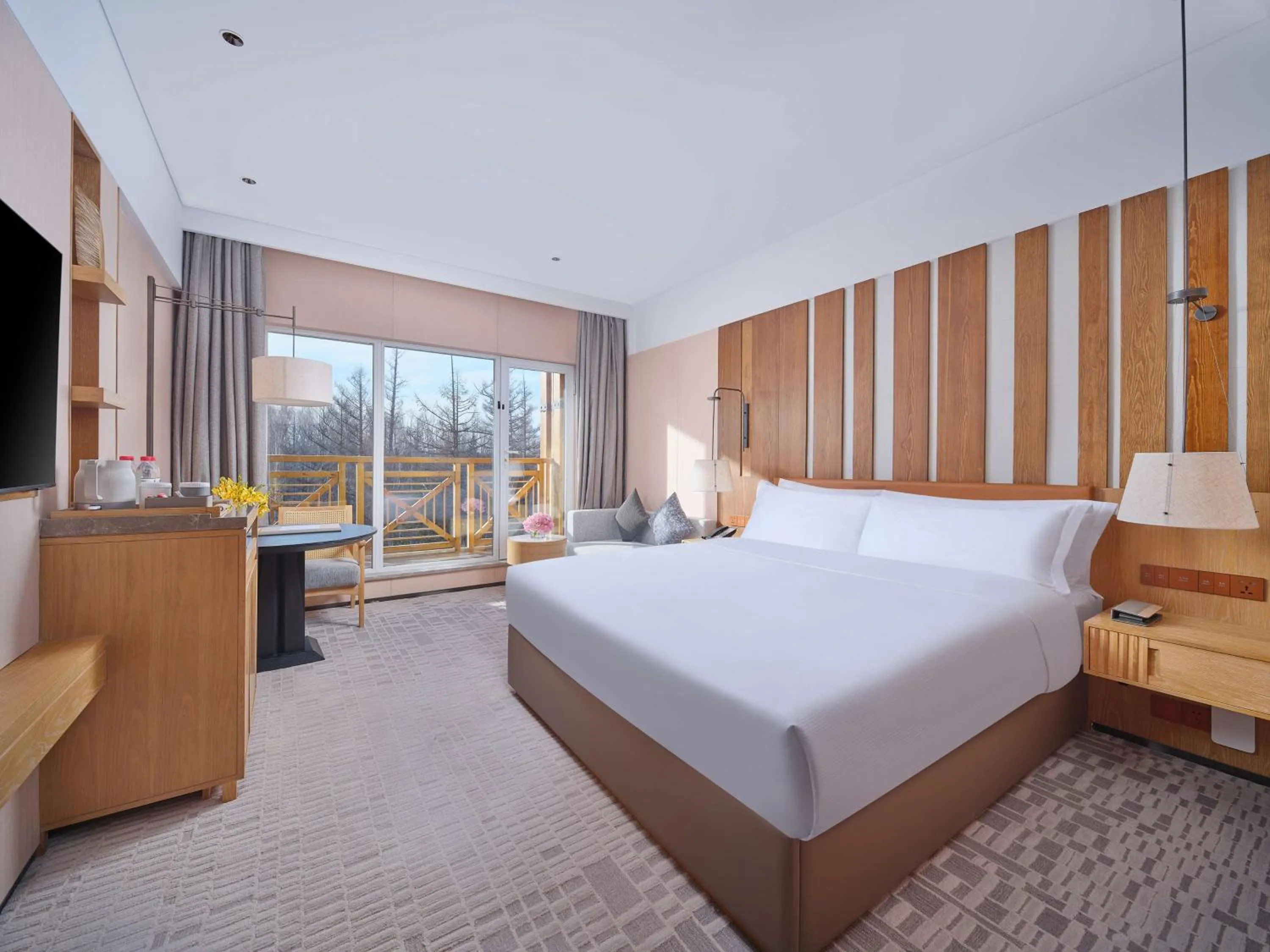 Bed in DoubleTree by Hilton Changbaishan Hot Spring