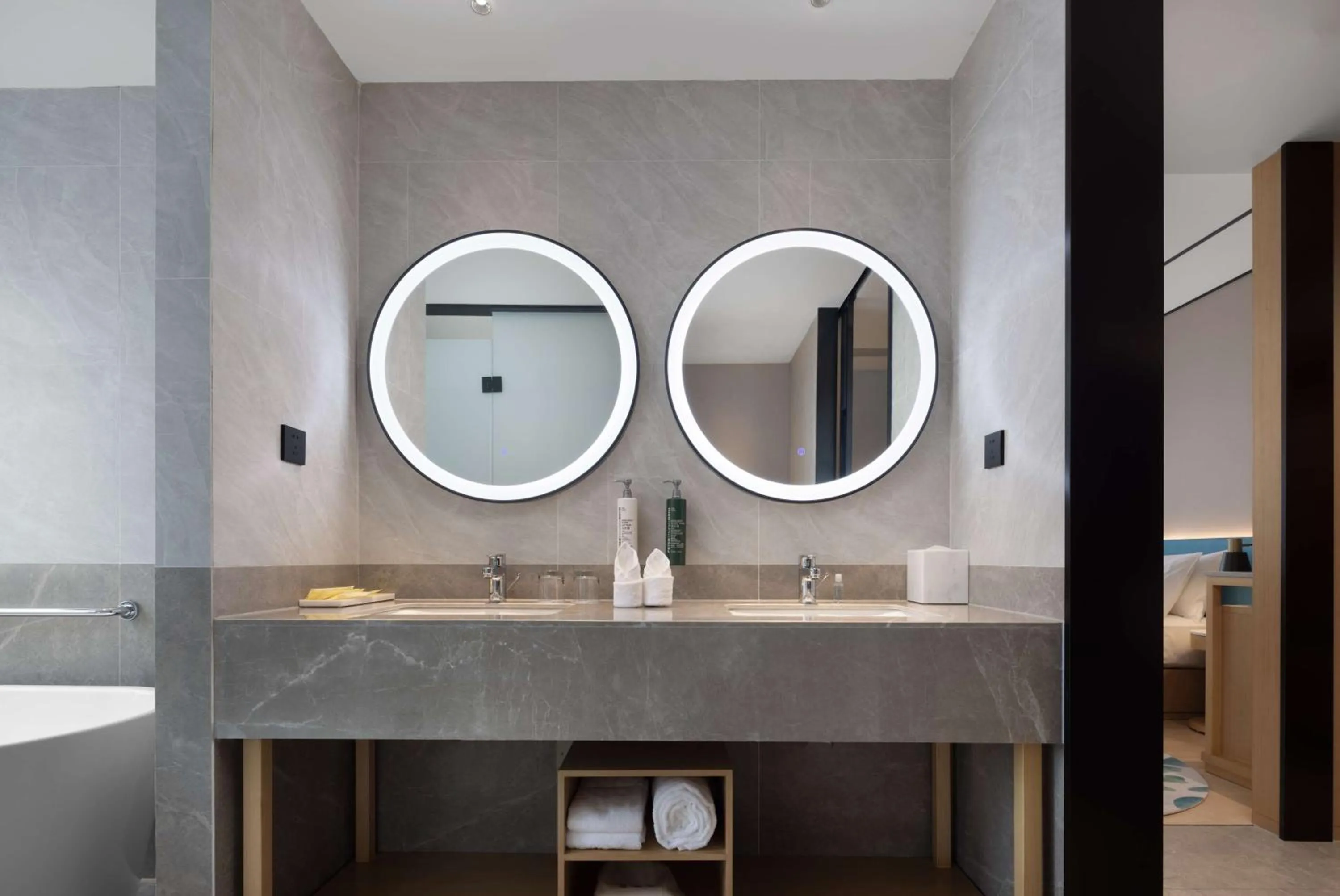 Bathroom in Hilton Garden Inn Zigong High-Tech Zone