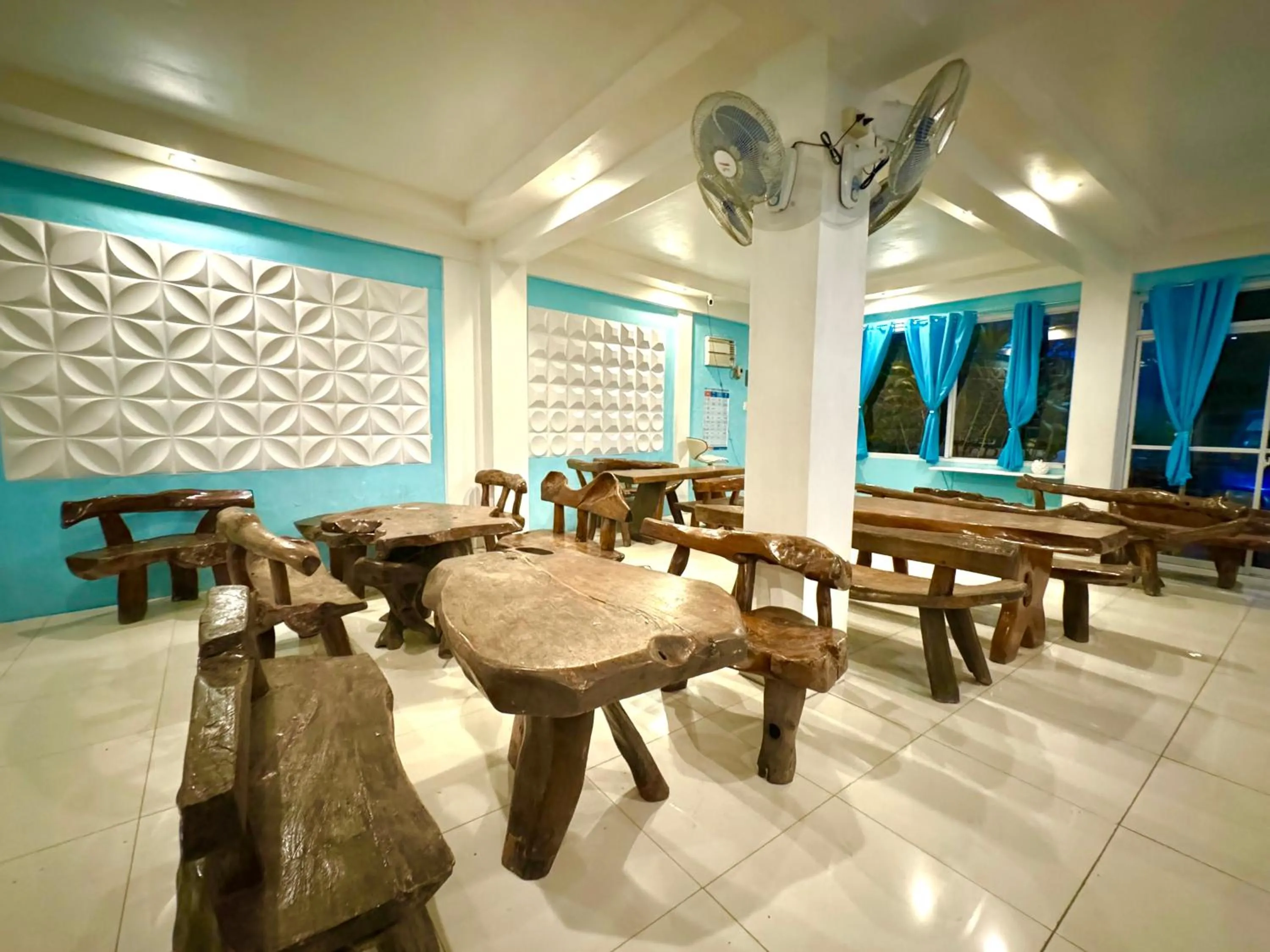 Restaurant/places to eat in Issa's Haven Resort