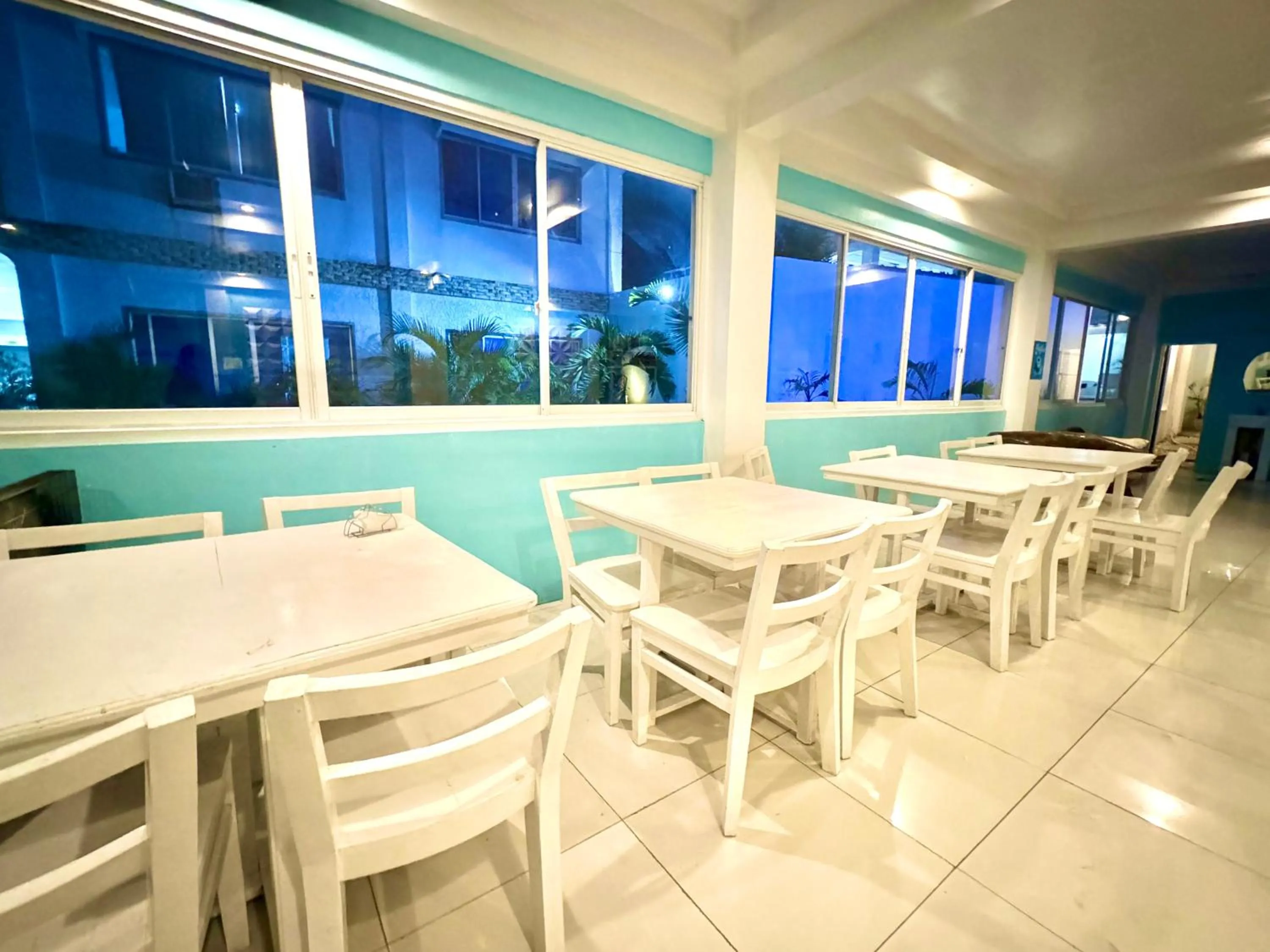 Restaurant/places to eat in Issa's Haven Resort