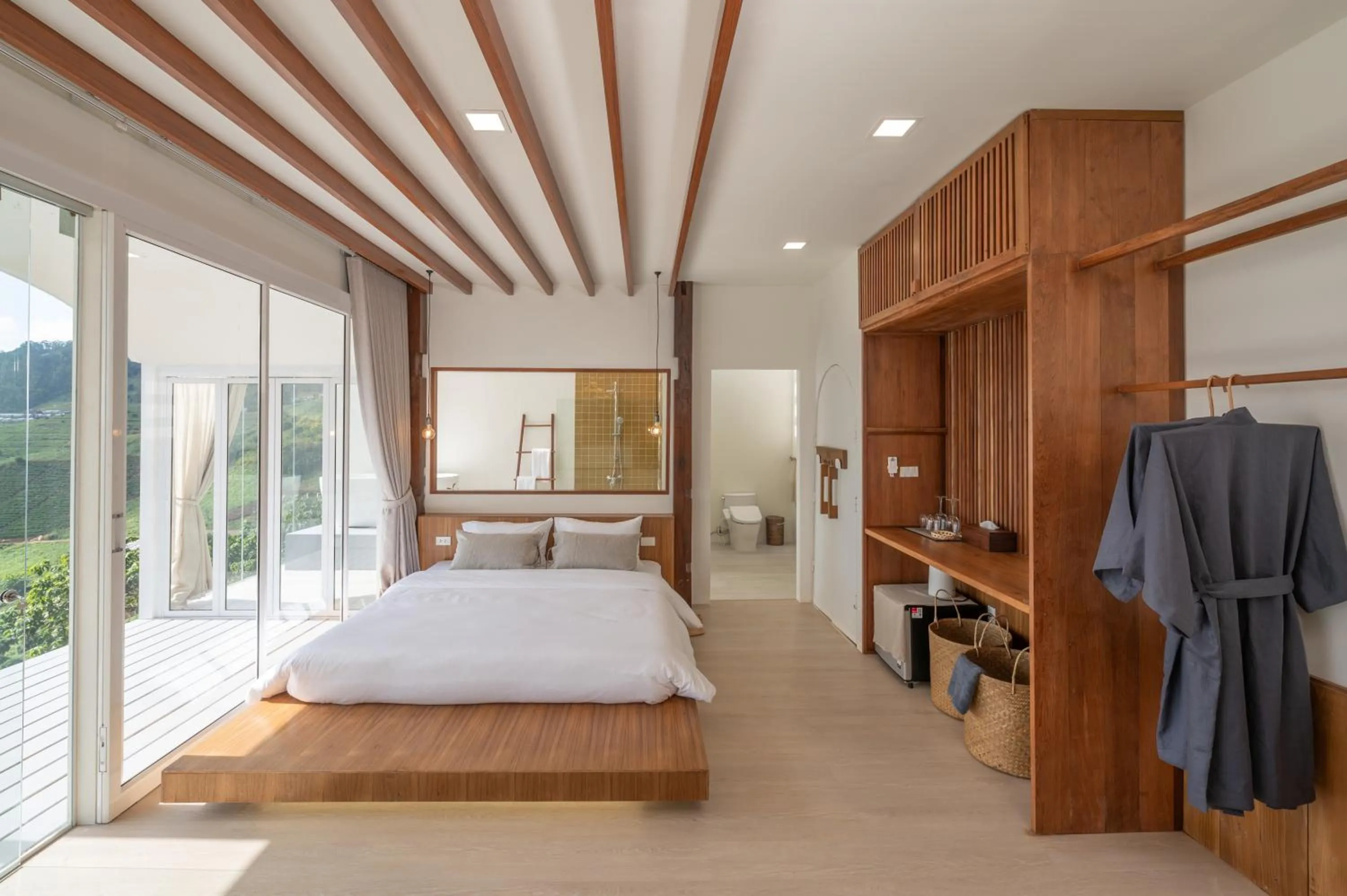 Photo of the whole room, Bed in nai r kaad