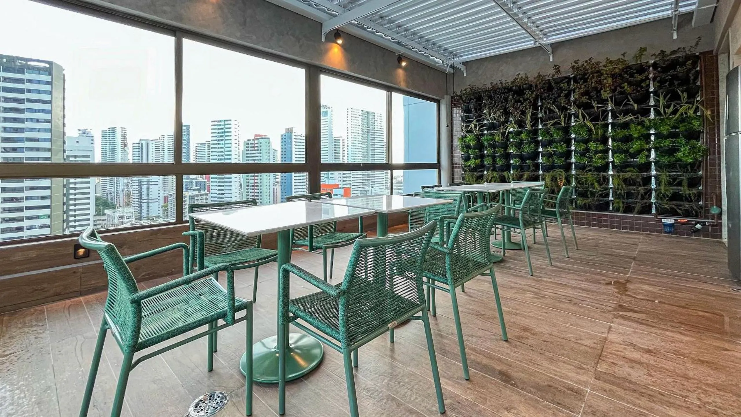 Area and facilities in Rooftop.470 Recife by Carpediem