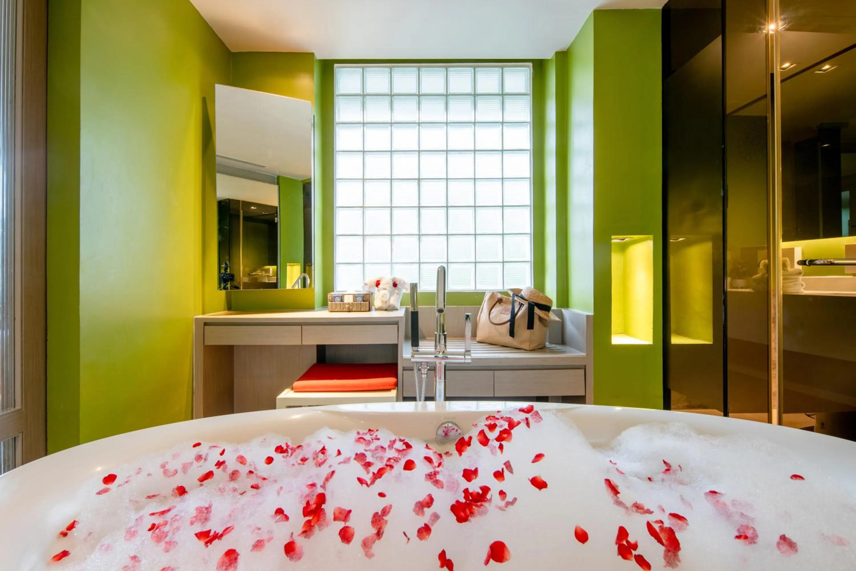 Shower, Bed in The Yama Hotel Phuket