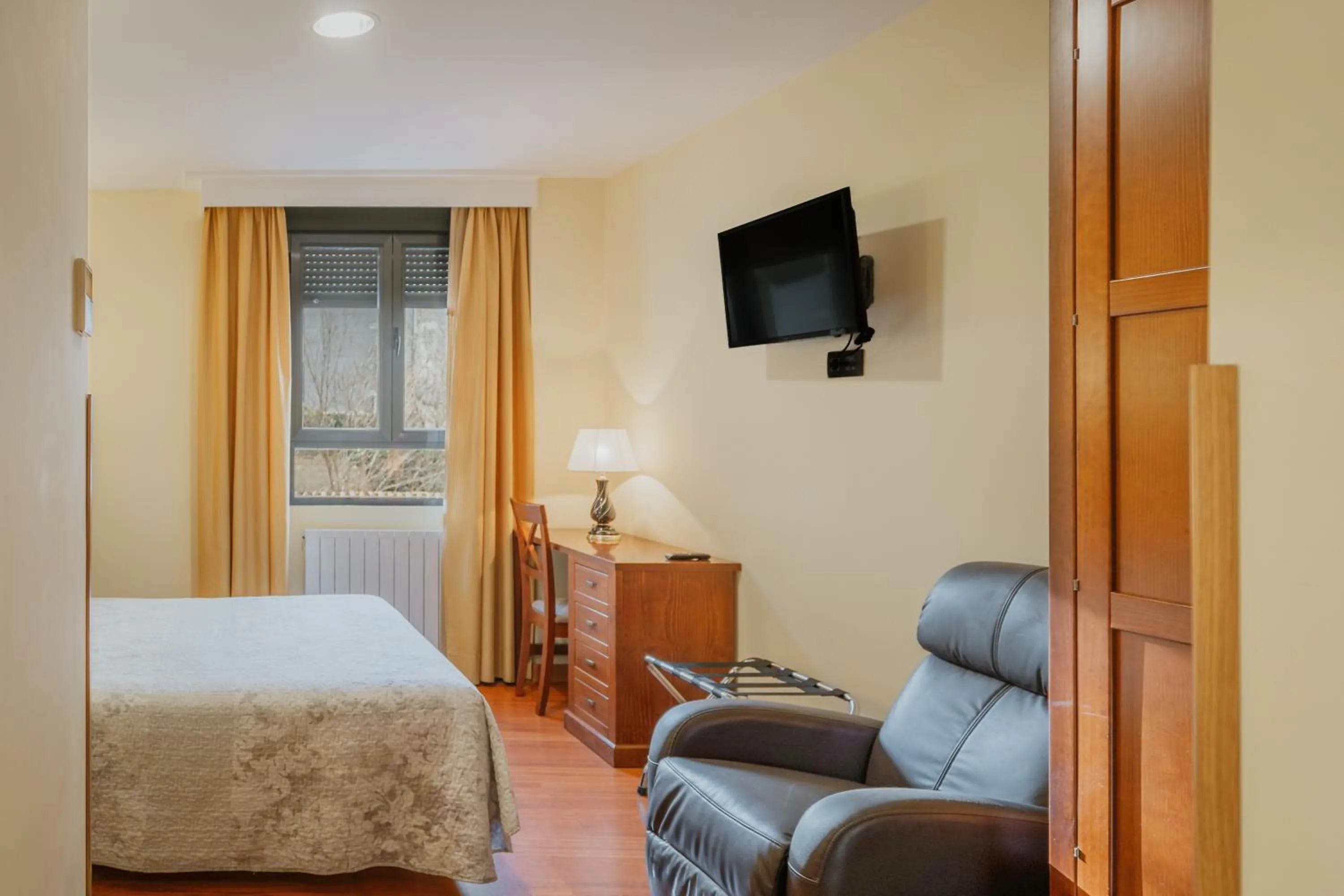 Bed in Hotel Reina Isabel