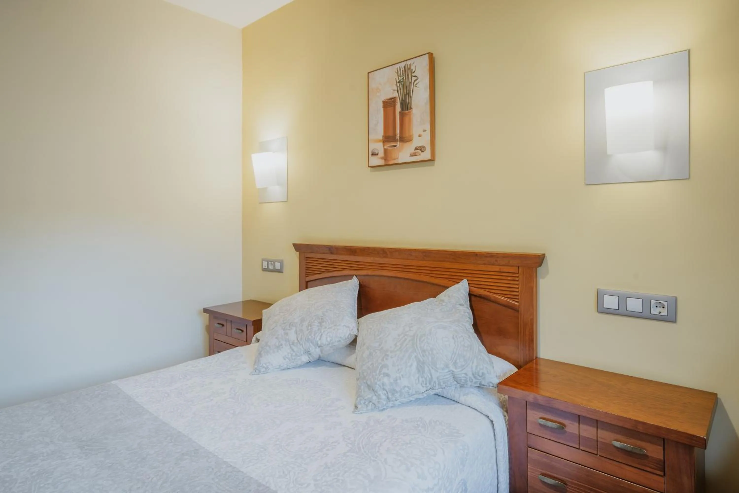 Photo of the whole room, Bed in Hotel Reina Isabel