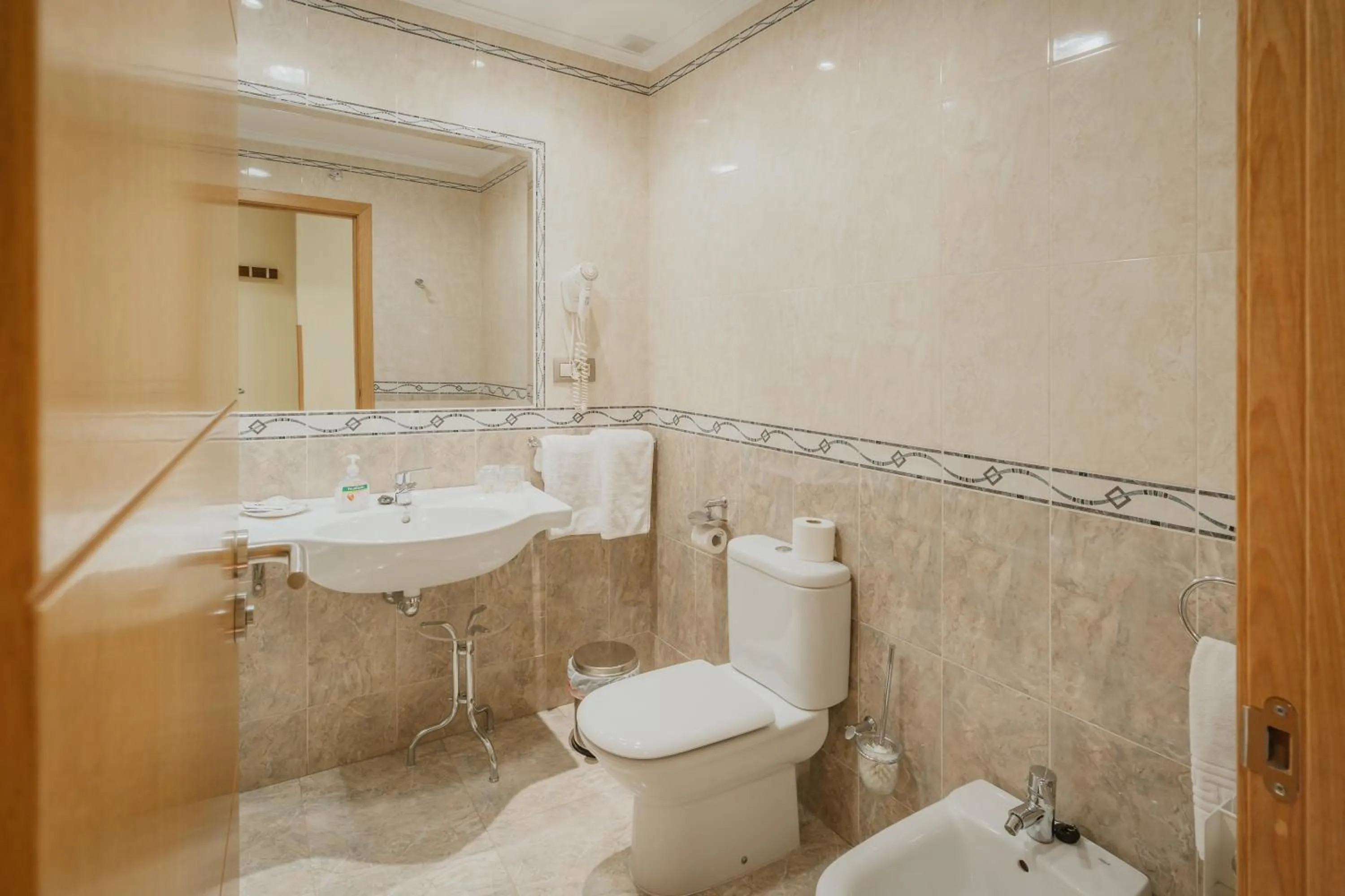 Bathroom in Hotel Reina Isabel