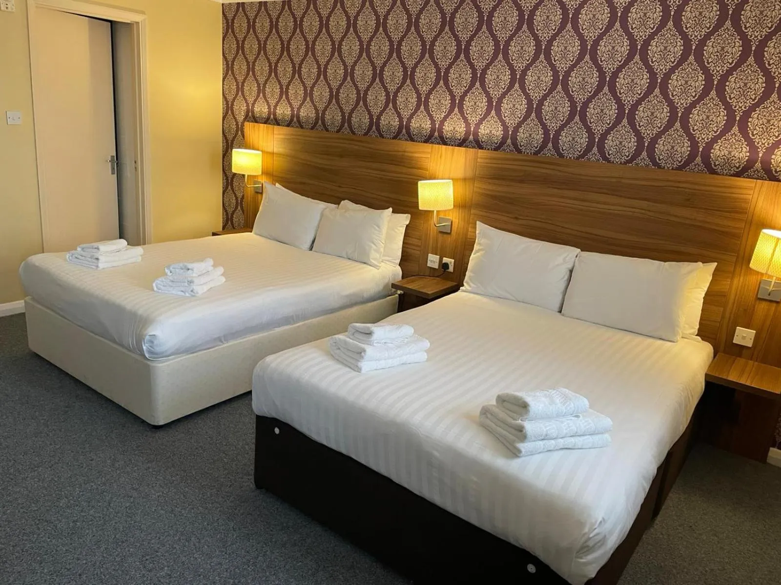 Bed in City Continental London Kensington