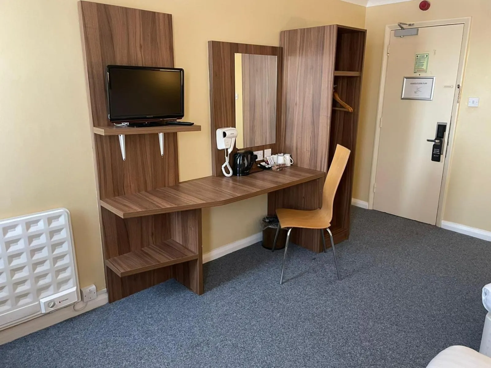 wardrobe in City Continental London Kensington