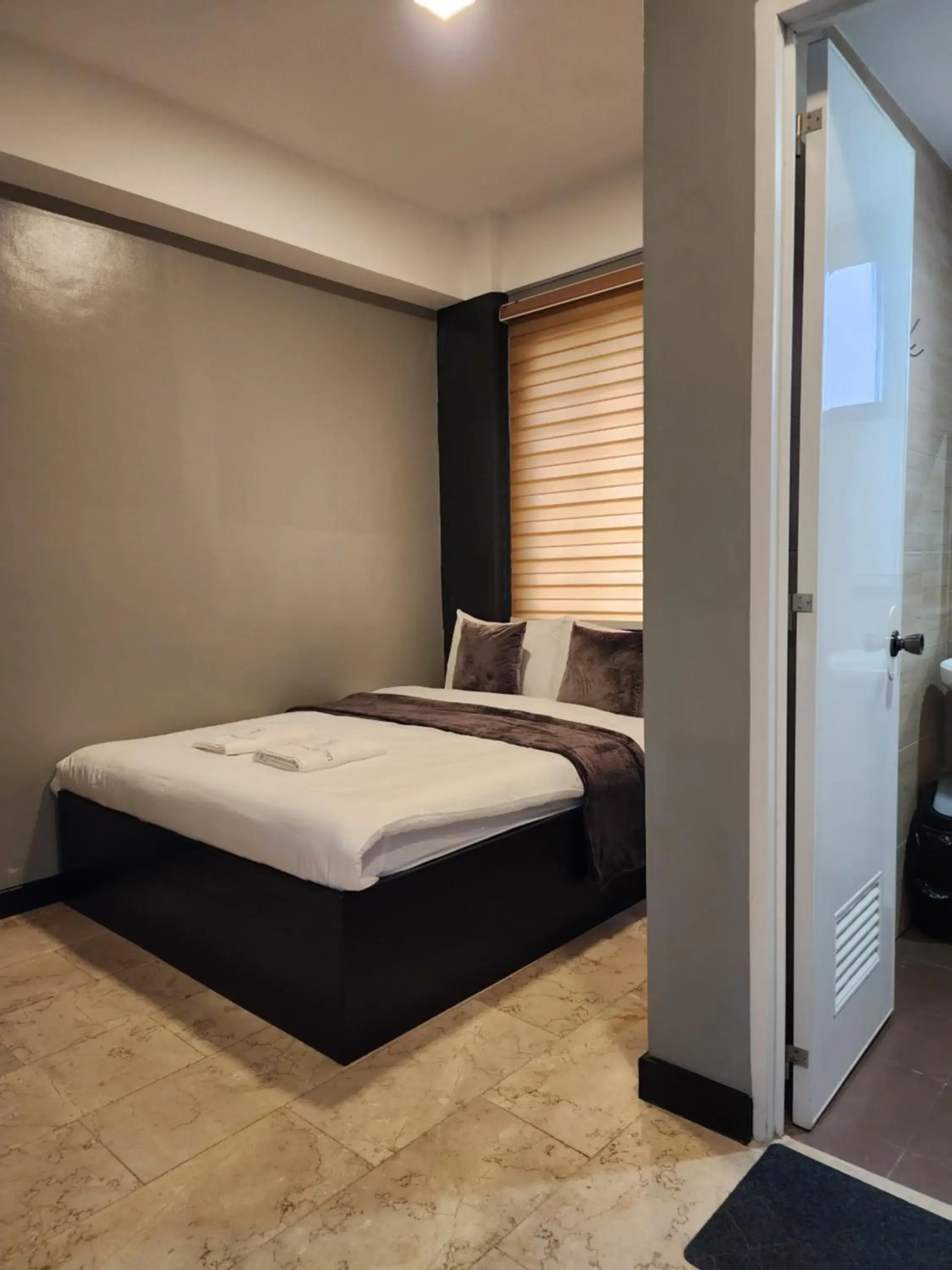 Deluxe Double Room (2 Adults + 1 Child) in Grayhouse Inn Tagaytay Deluxe Double Room (2 Adults + 1 Child) in Grayhouse Inn Tagaytay